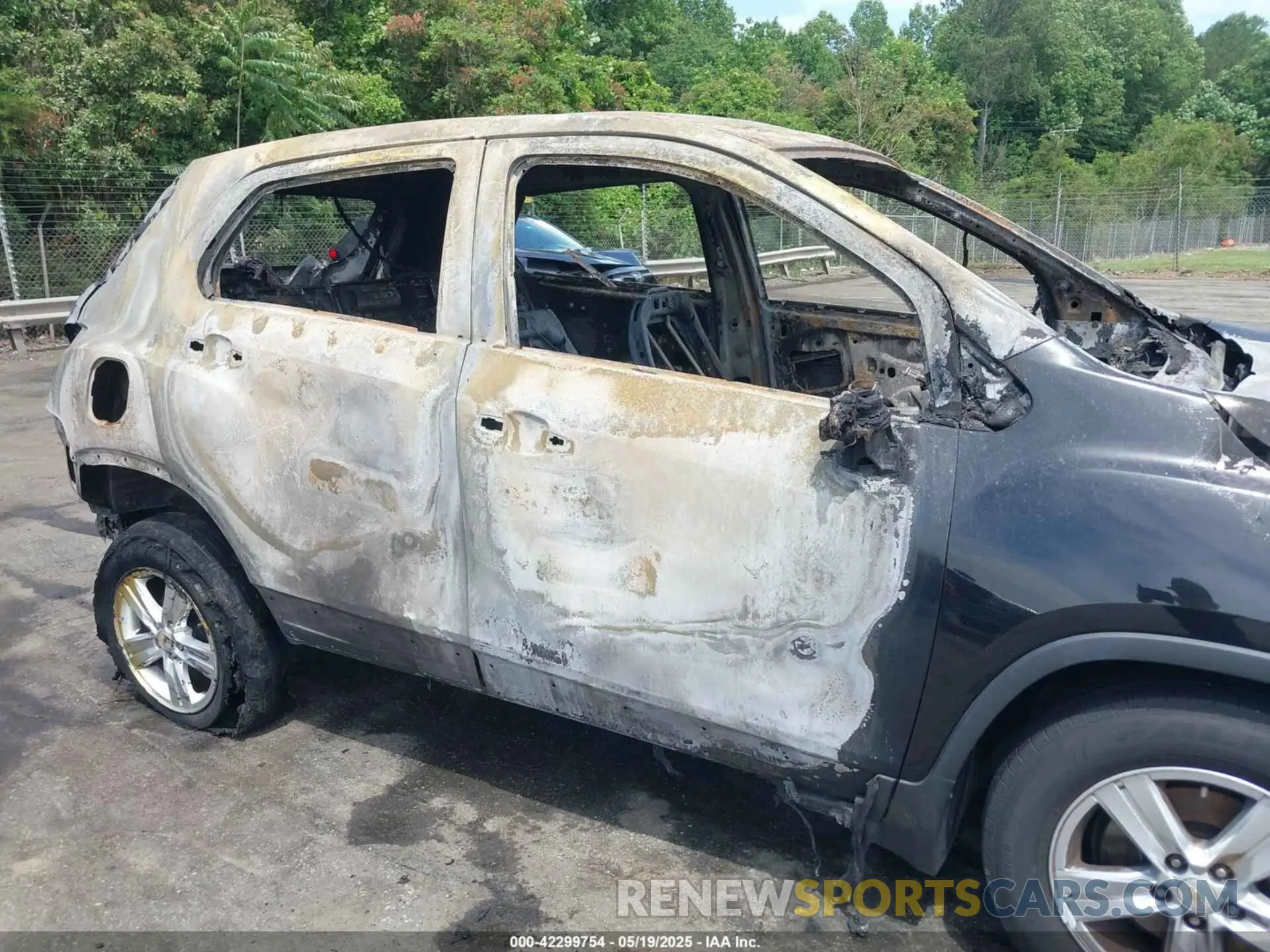 12 Фотография поврежденного автомобиля KL7CJKSB5LB062004 CHEVROLET TRAX 2020