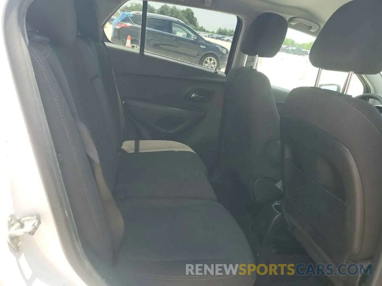 10 Фотография поврежденного автомобиля KL7CJKSB5LB083418 CHEVROLET TRAX 2020