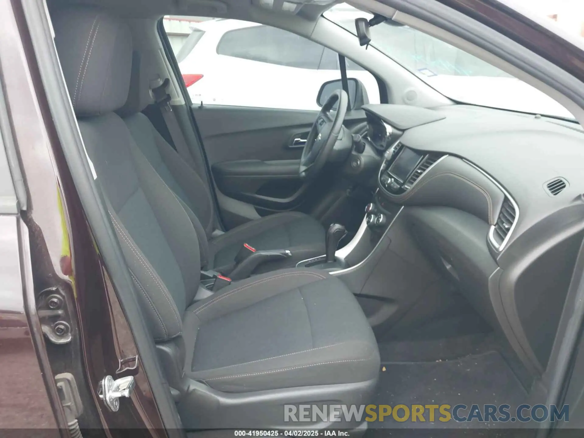 5 Фотография поврежденного автомобиля KL7CJKSB5LB352601 CHEVROLET TRAX 2020