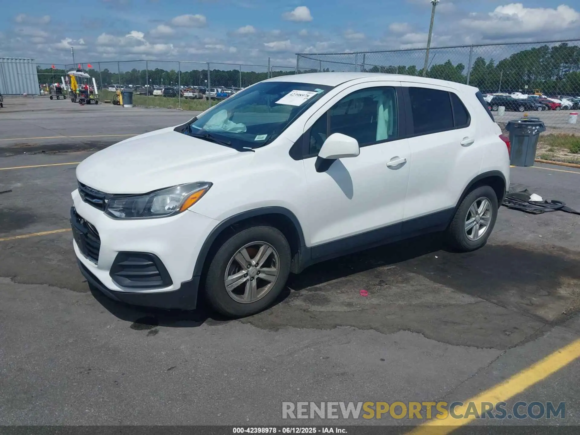 2 Photograph of a damaged car KL7CJKSB6LB030937 CHEVROLET TRAX 2020