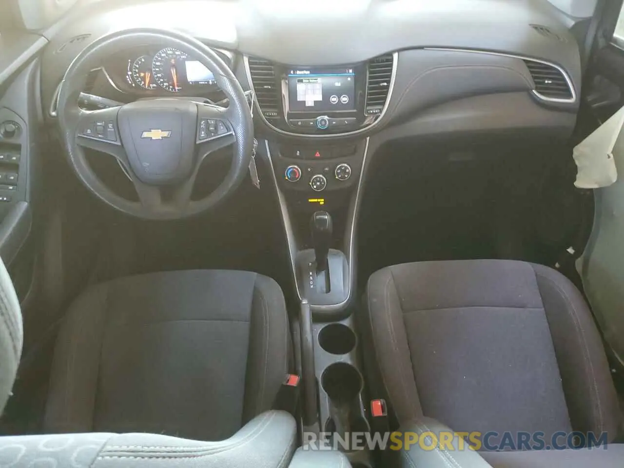 8 Фотография поврежденного автомобиля KL7CJKSB6LB038603 CHEVROLET TRAX 2020