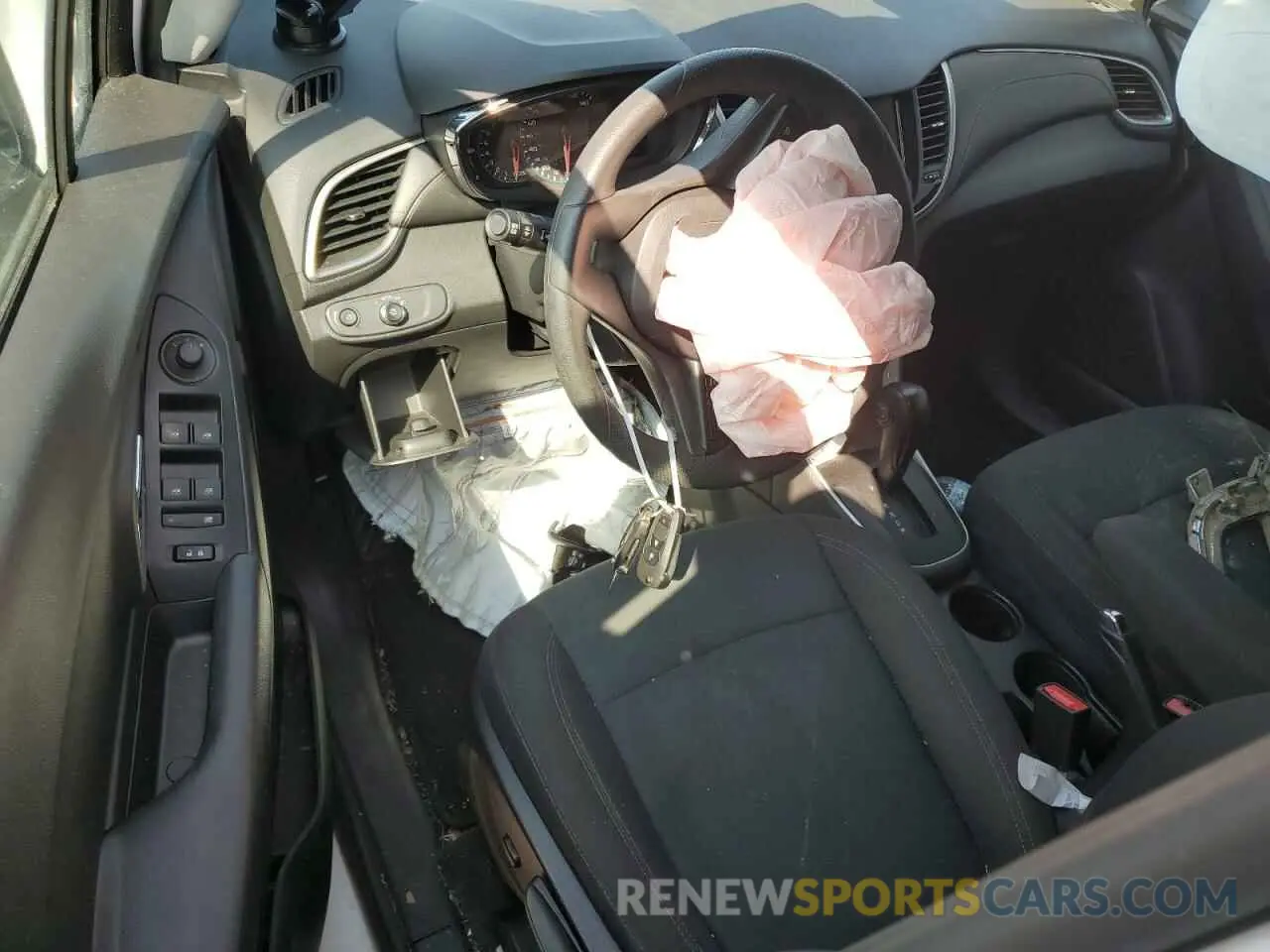 8 Фотография поврежденного автомобиля KL7CJKSB7LB032650 CHEVROLET TRAX 2020