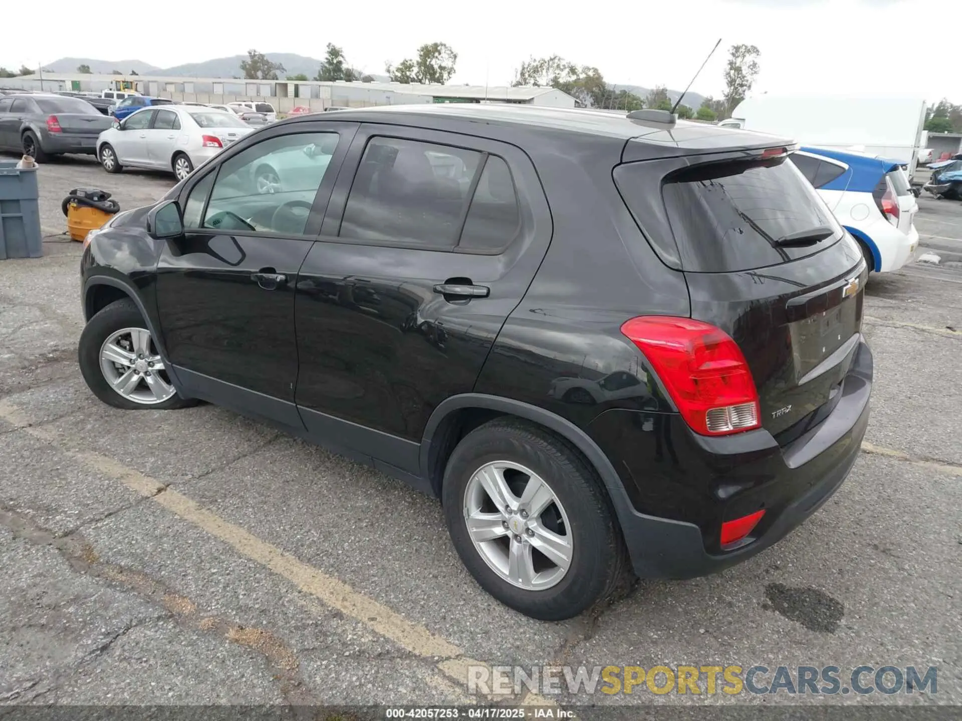 3 Фотография поврежденного автомобиля KL7CJKSB7LB037718 CHEVROLET TRAX 2020