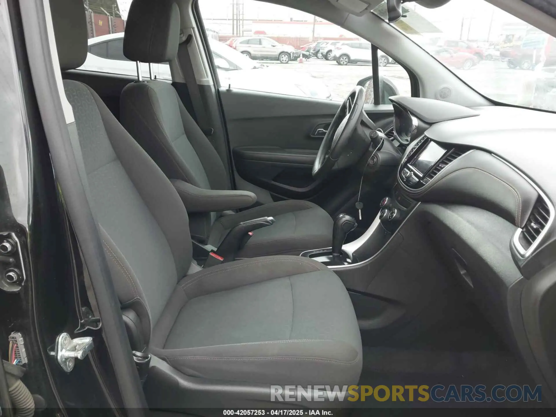 5 Фотография поврежденного автомобиля KL7CJKSB7LB037718 CHEVROLET TRAX 2020