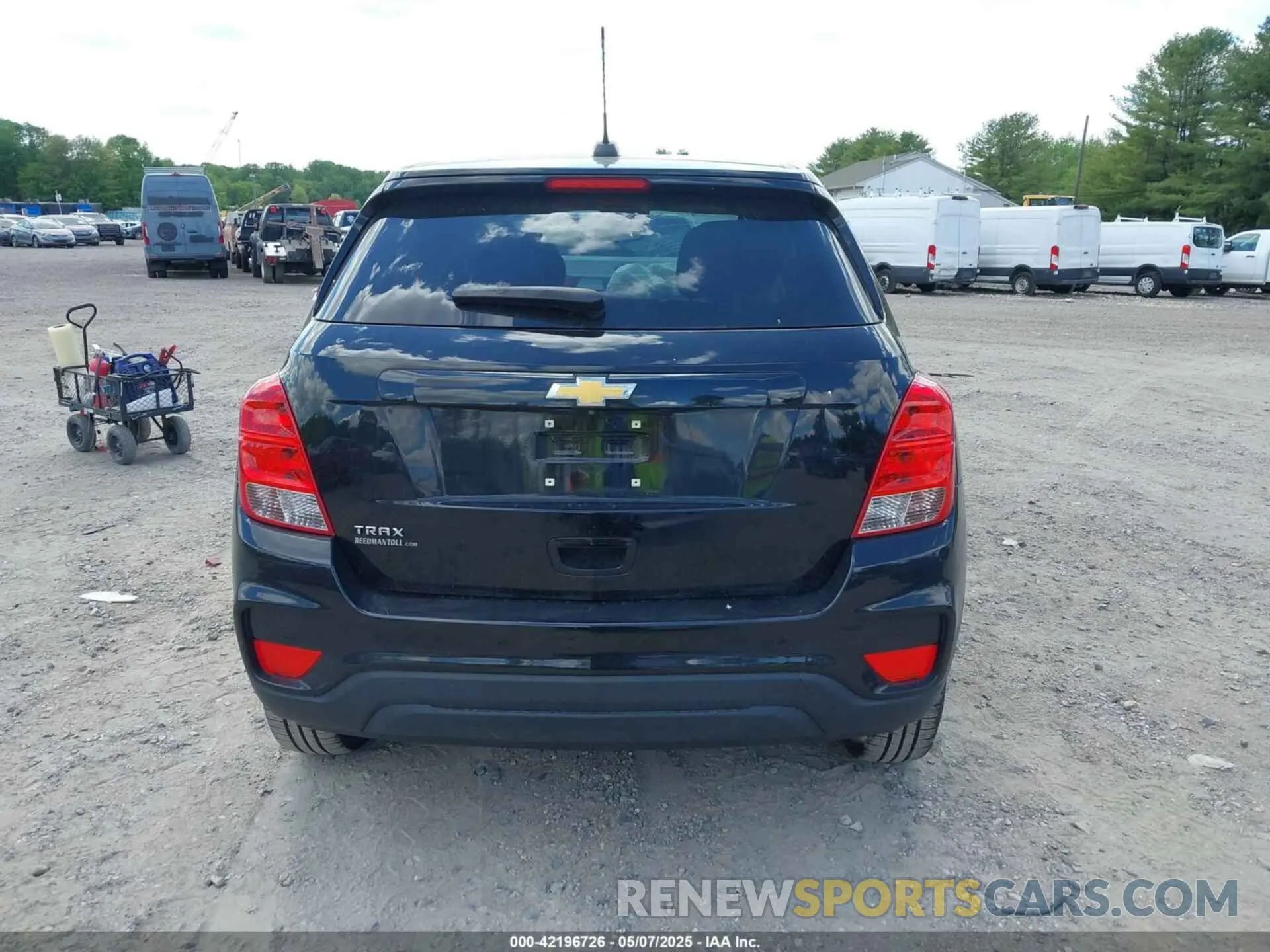 17 Photograph of a damaged car KL7CJKSB7LB061579 CHEVROLET TRAX 2020
