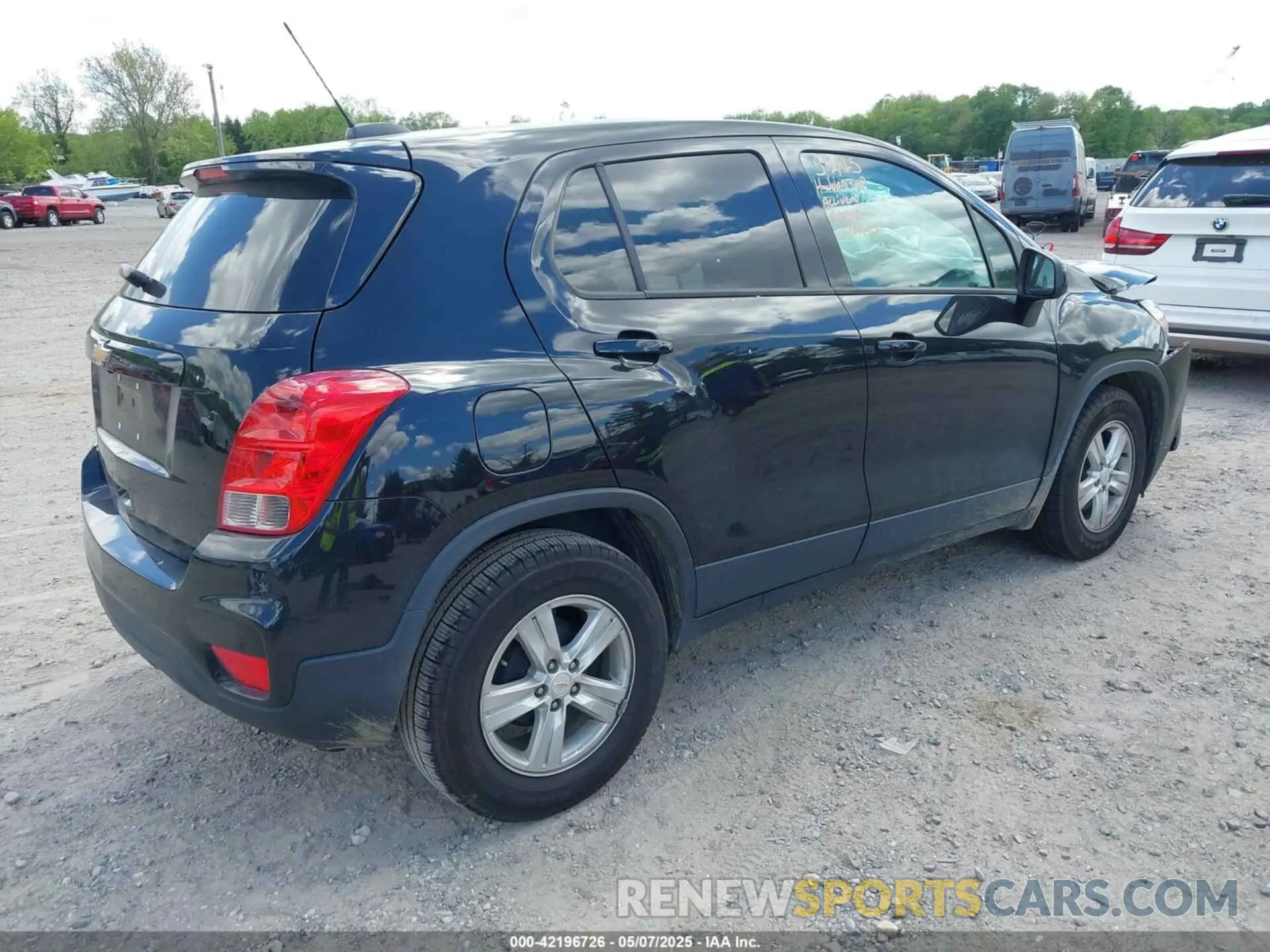 4 Photograph of a damaged car KL7CJKSB7LB061579 CHEVROLET TRAX 2020