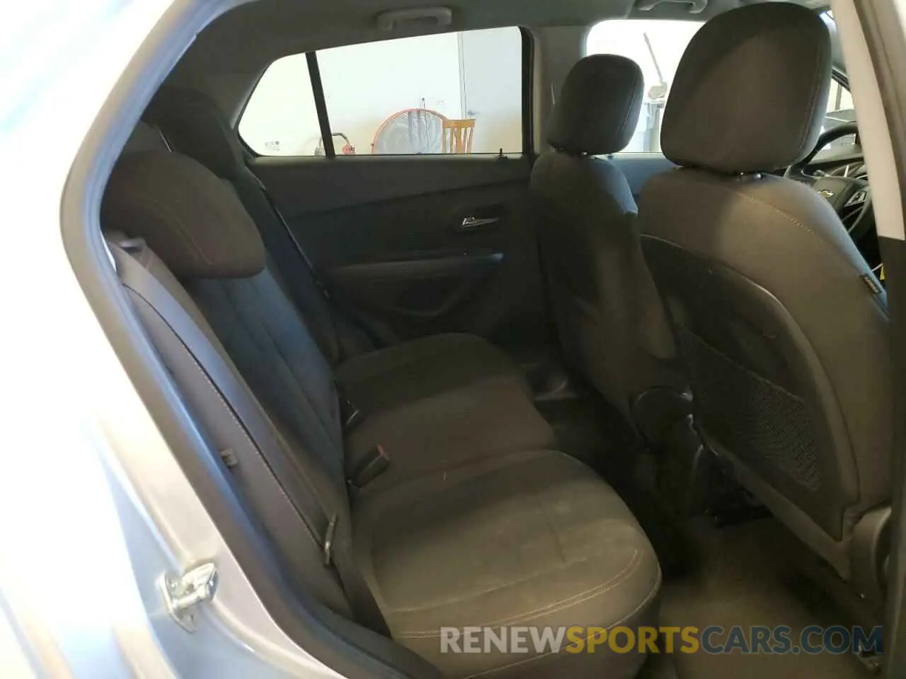 11 Photograph of a damaged car KL7CJKSB7LB317932 CHEVROLET TRAX 2020