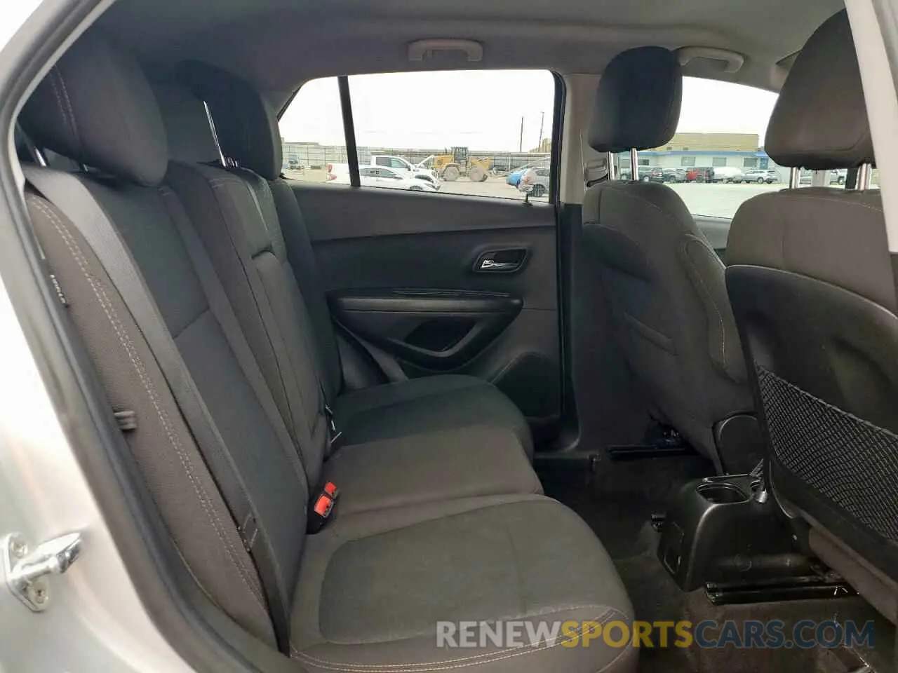 11 Photograph of a damaged car KL7CJKSB7LB326923 CHEVROLET TRAX 2020