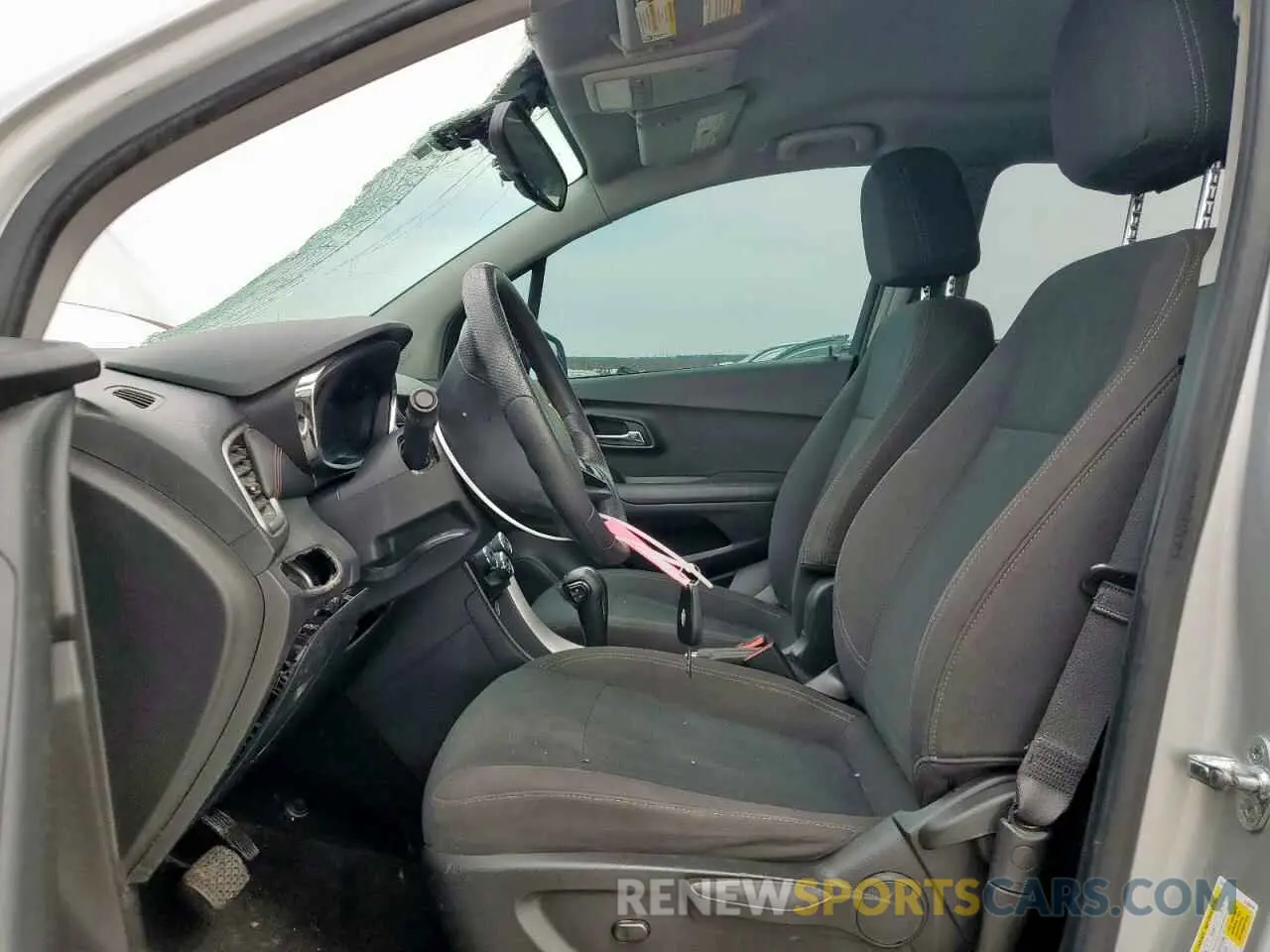 7 Photograph of a damaged car KL7CJKSB7LB326923 CHEVROLET TRAX 2020