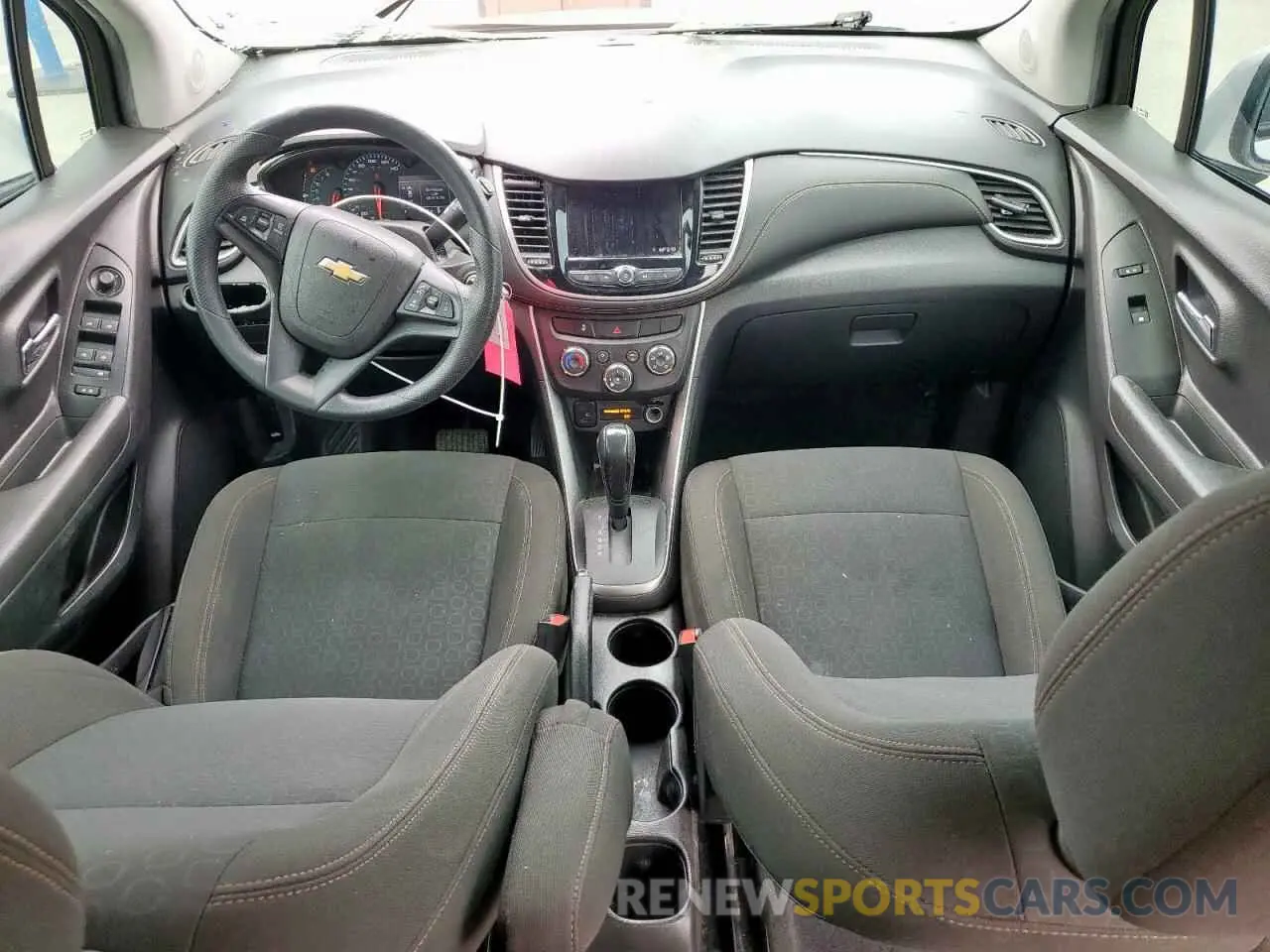 8 Photograph of a damaged car KL7CJKSB7LB326923 CHEVROLET TRAX 2020