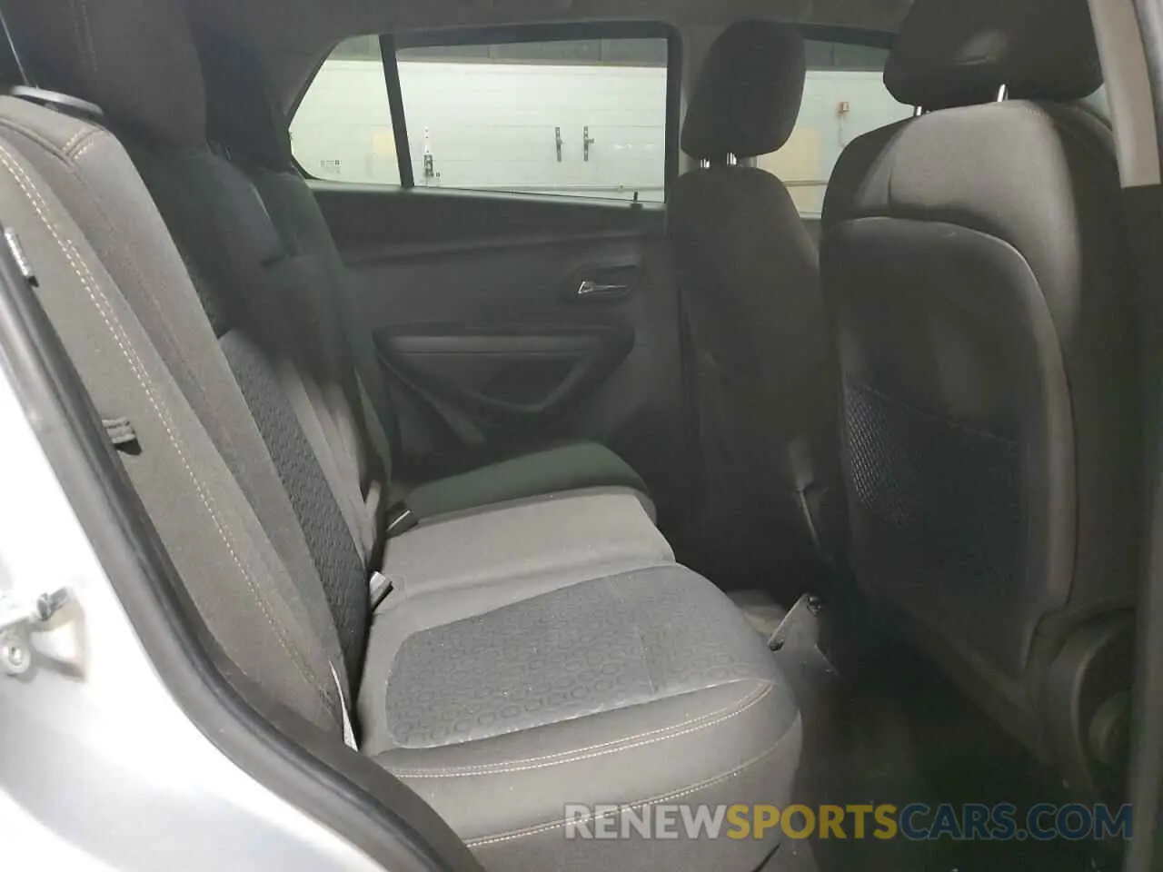 10 Photograph of a damaged car KL7CJKSB7LB327991 CHEVROLET TRAX 2020