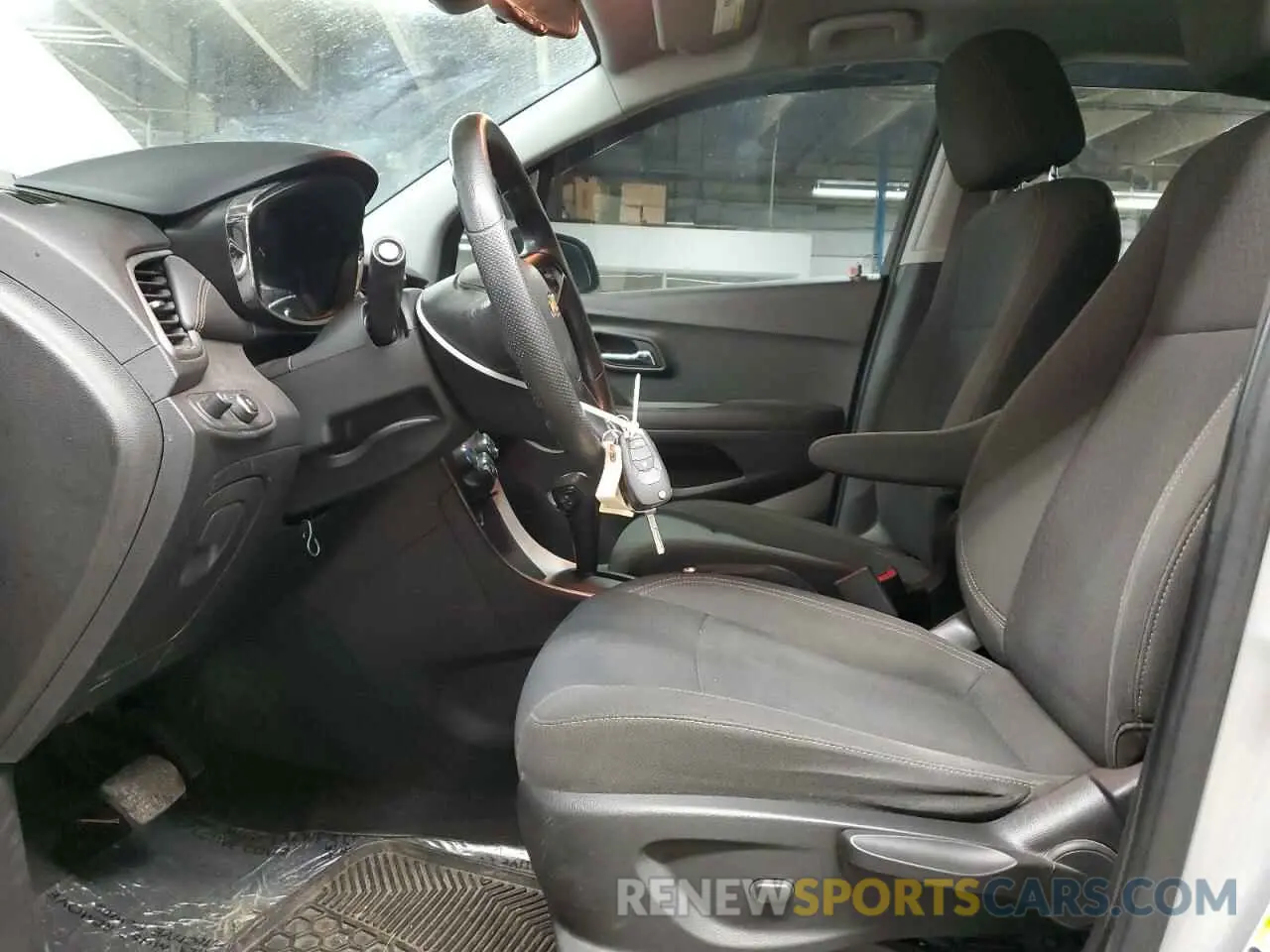 7 Photograph of a damaged car KL7CJKSB7LB327991 CHEVROLET TRAX 2020