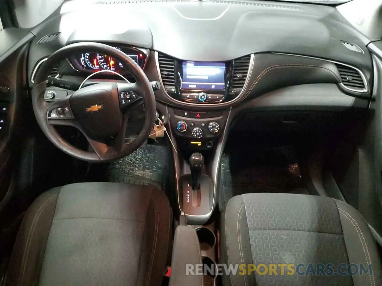 8 Photograph of a damaged car KL7CJKSB7LB327991 CHEVROLET TRAX 2020