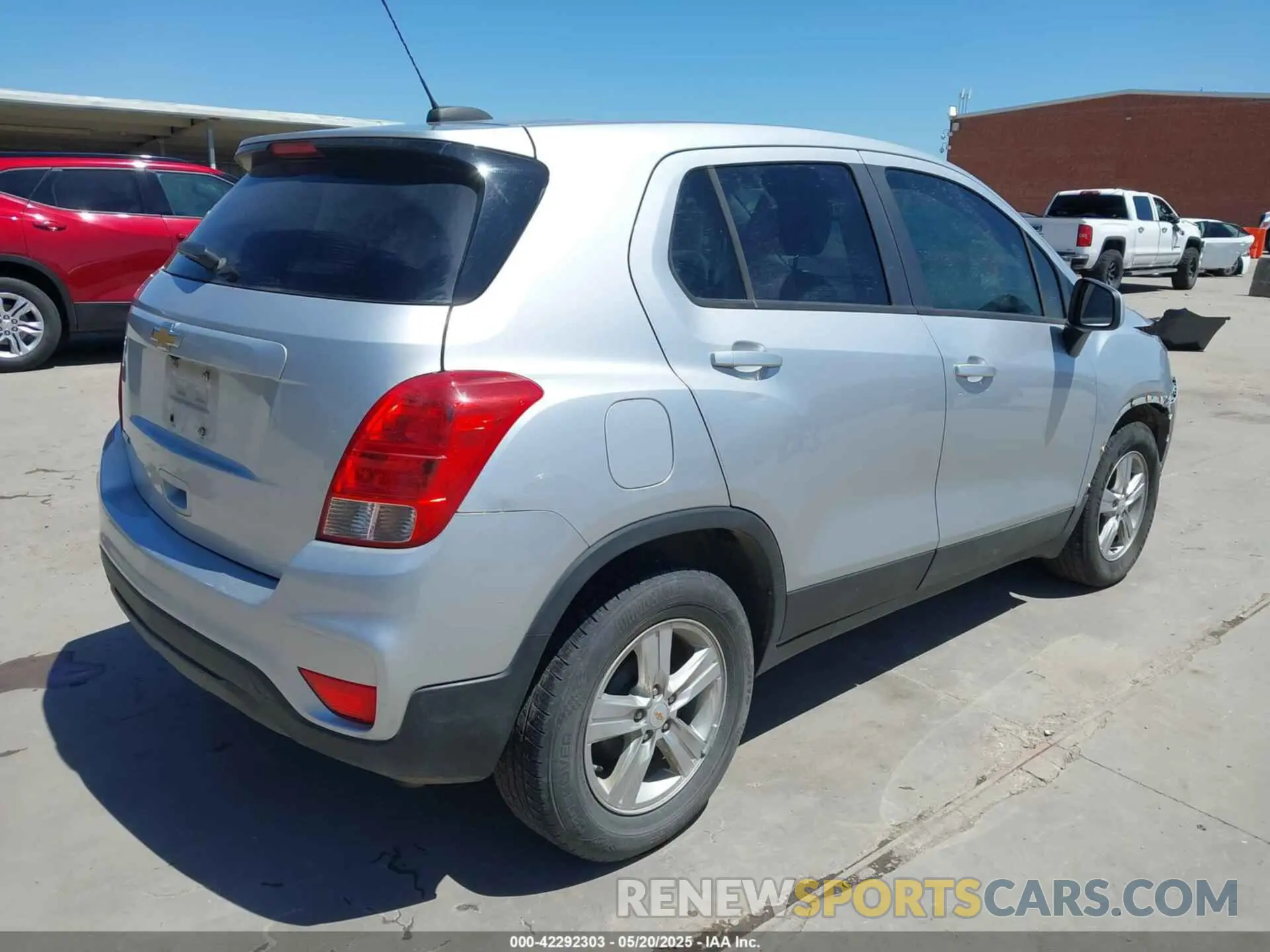 4 Photograph of a damaged car KL7CJKSB8LB030471 CHEVROLET TRAX 2020