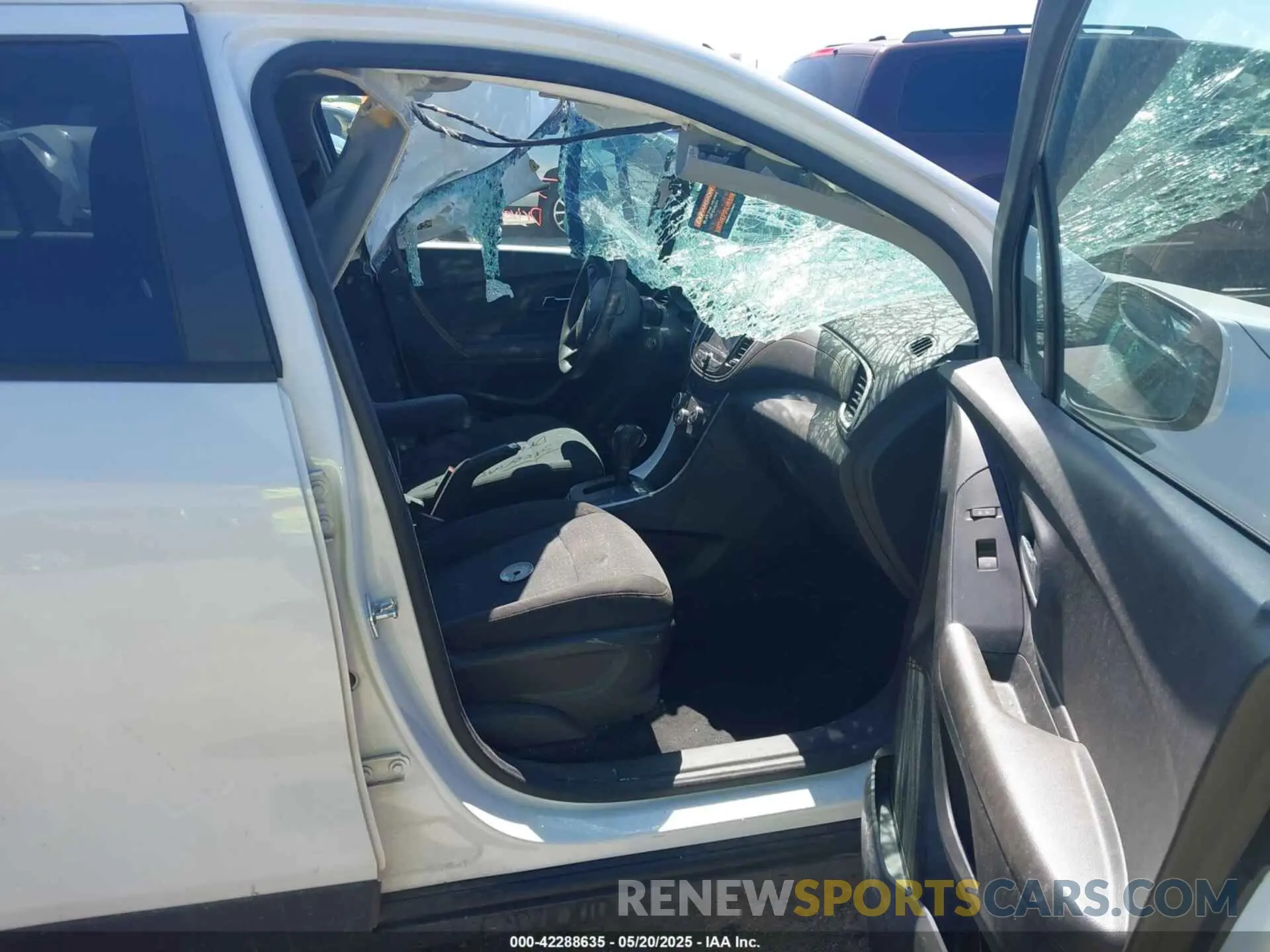 5 Photograph of a damaged car KL7CJKSB8LB052146 CHEVROLET TRAX 2020