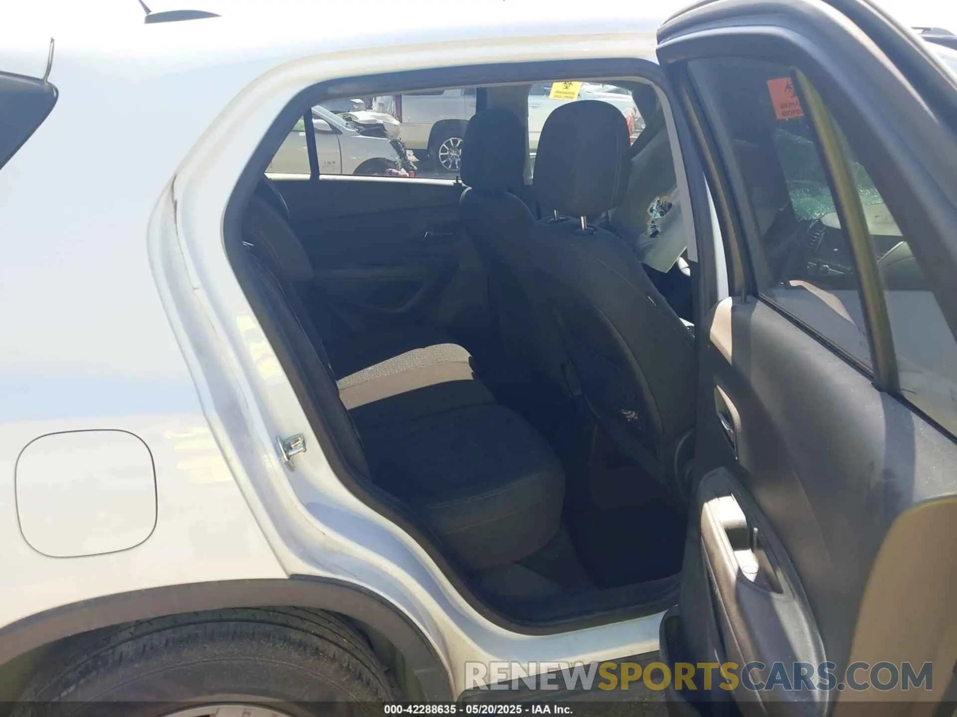 8 Photograph of a damaged car KL7CJKSB8LB052146 CHEVROLET TRAX 2020