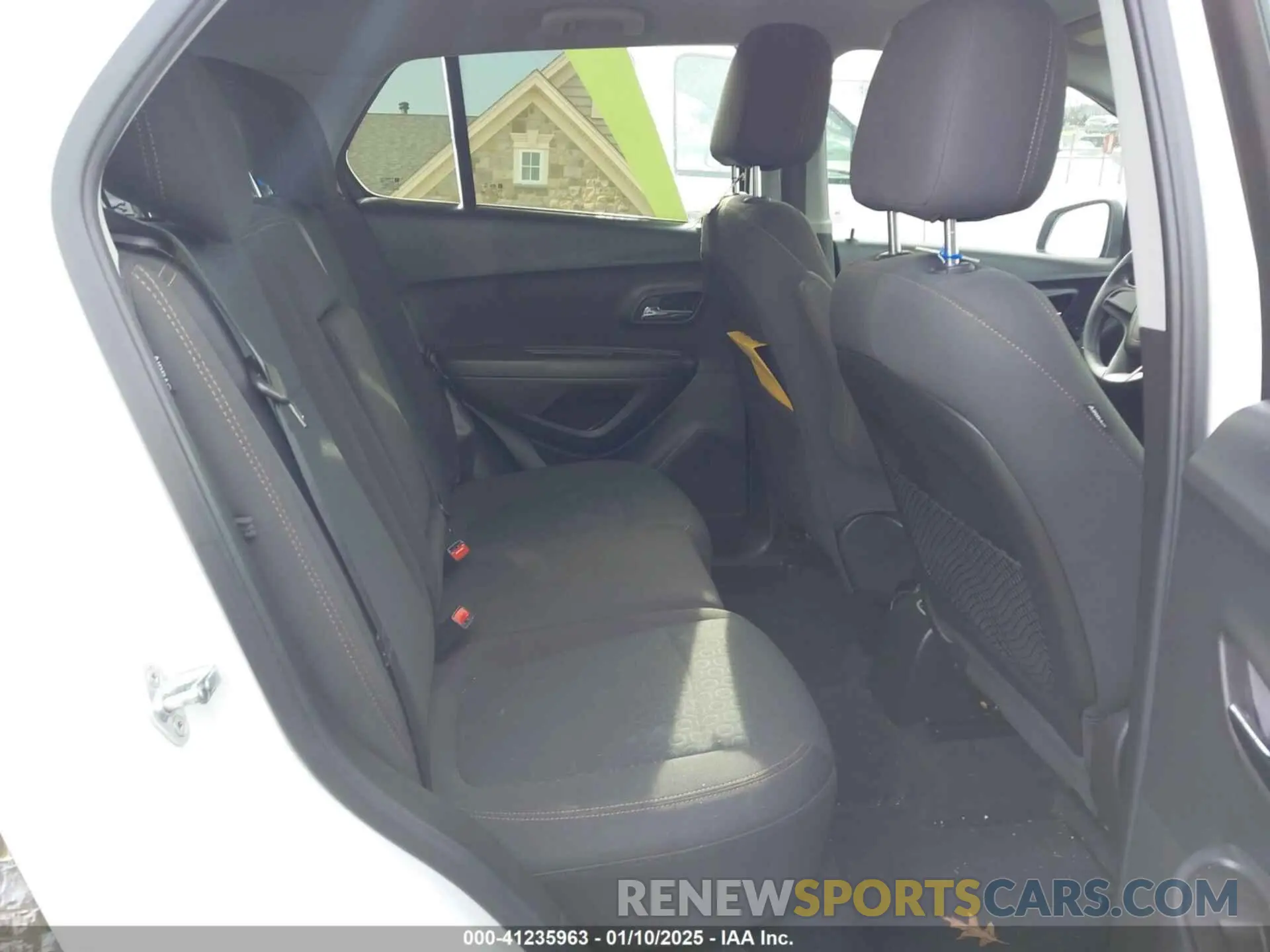 8 Photograph of a damaged car KL7CJKSB9LB079128 CHEVROLET TRAX 2020