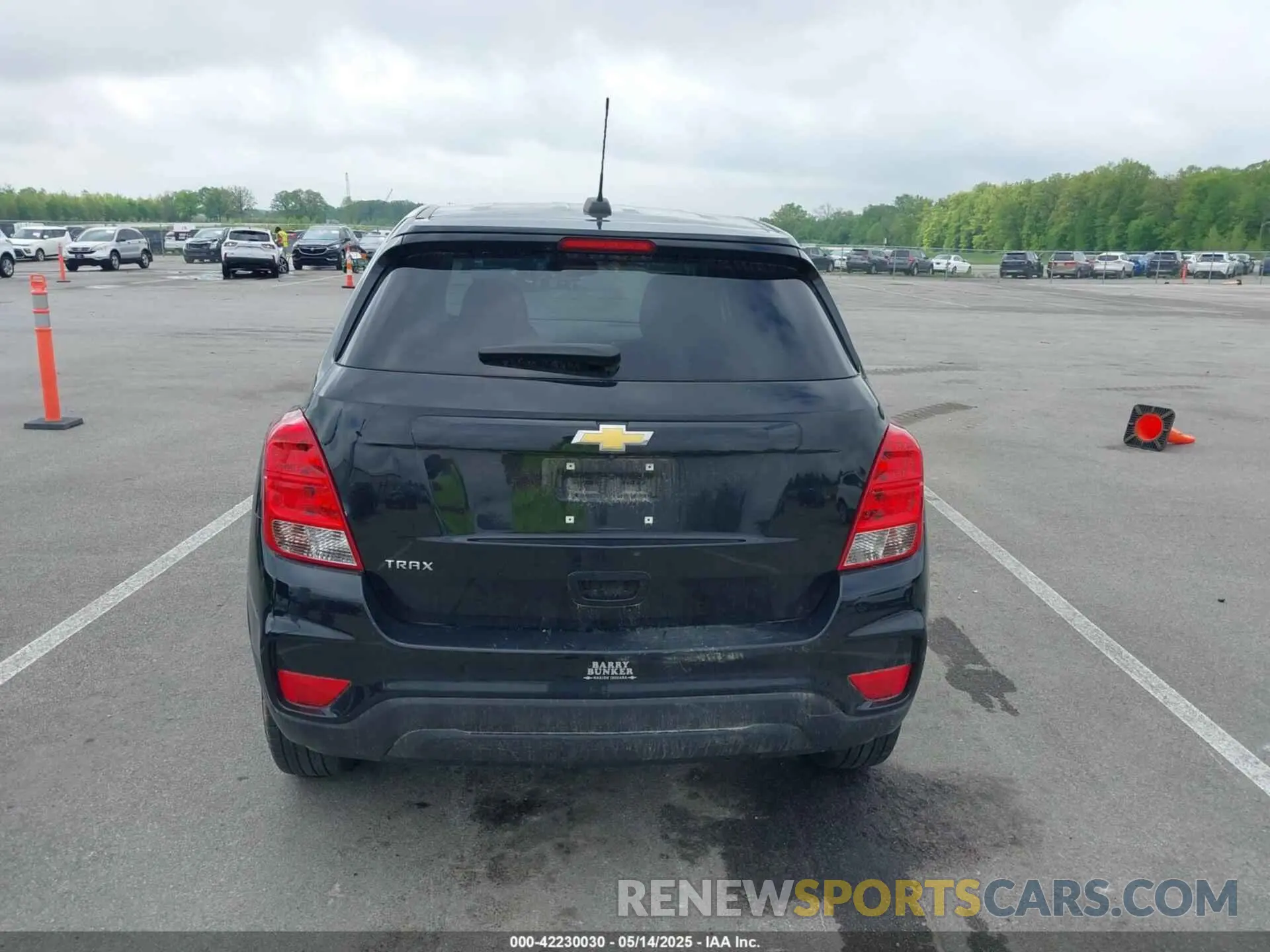 17 Photograph of a damaged car KL7CJKSBXLB020458 CHEVROLET TRAX 2020