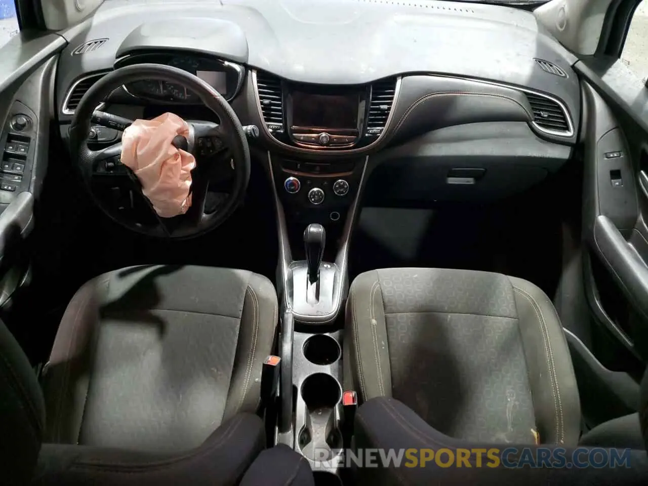 8 Photograph of a damaged car KL7CJKSBXLB052200 CHEVROLET TRAX 2020