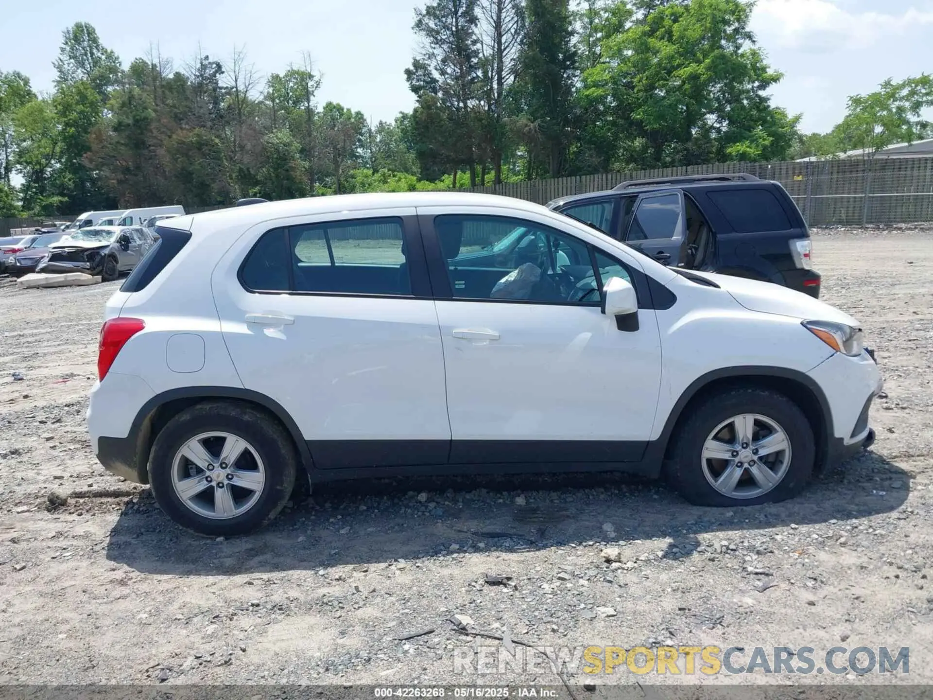 13 Photograph of a damaged car KL7CJKSBXLB064525 CHEVROLET TRAX 2020