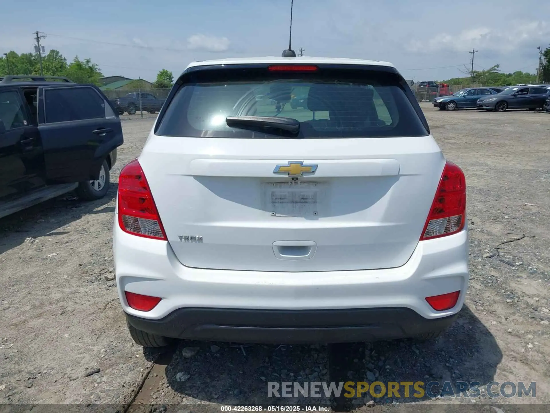 16 Photograph of a damaged car KL7CJKSBXLB064525 CHEVROLET TRAX 2020