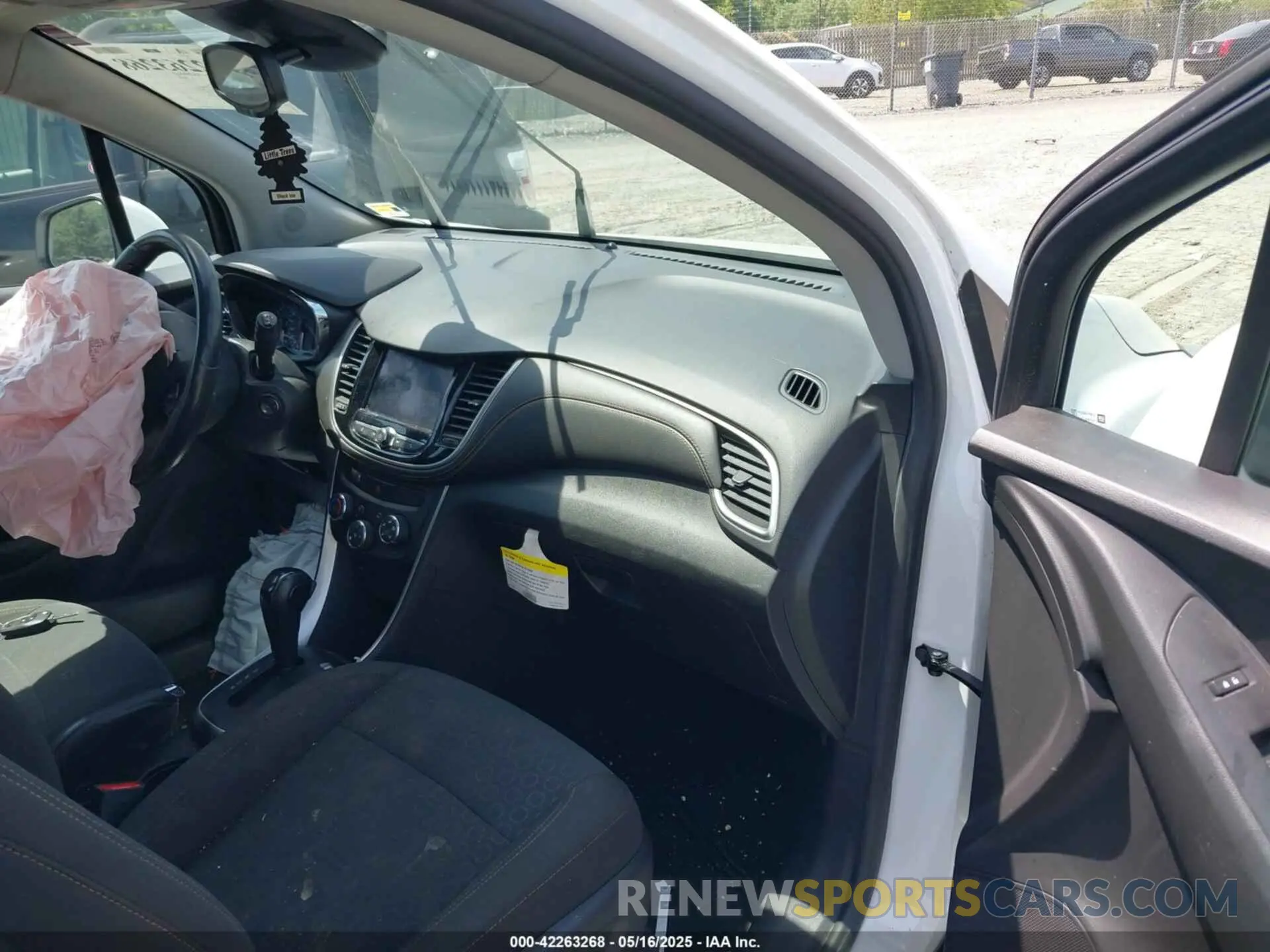 5 Photograph of a damaged car KL7CJKSBXLB064525 CHEVROLET TRAX 2020