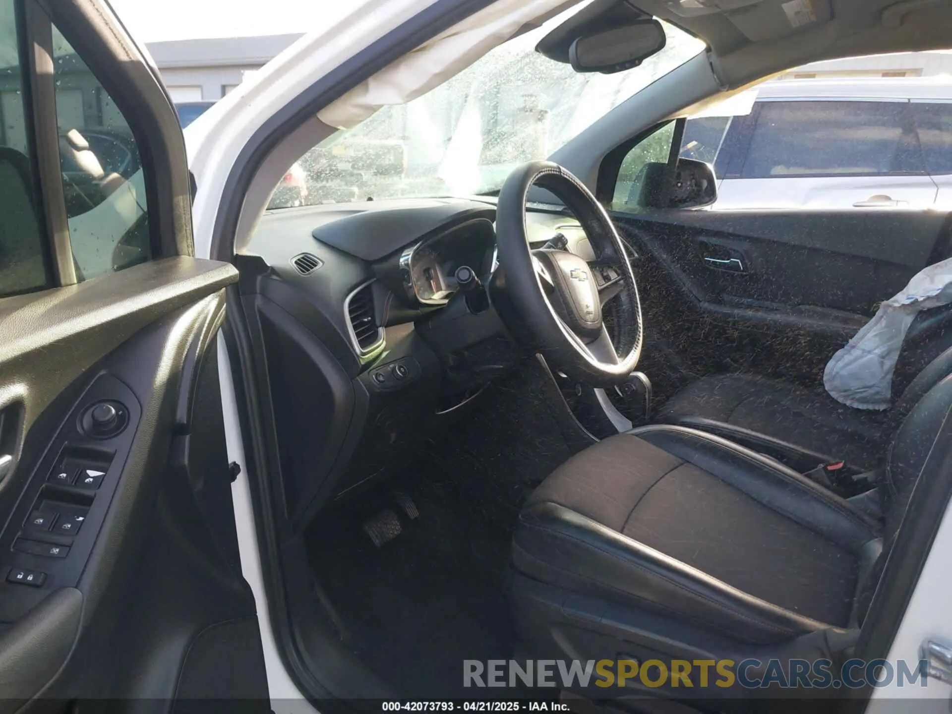 5 Photograph of a damaged car KL7CJLSB0LB083963 CHEVROLET TRAX 2020