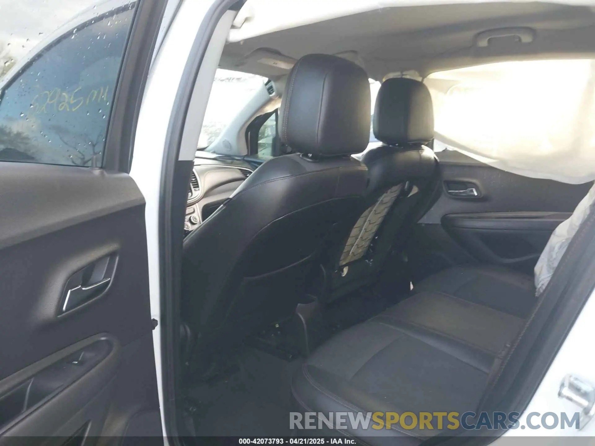8 Photograph of a damaged car KL7CJLSB0LB083963 CHEVROLET TRAX 2020