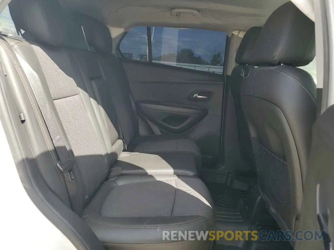 11 Фотография поврежденного автомобиля KL7CJLSB1LB043942 CHEVROLET TRAX 2020