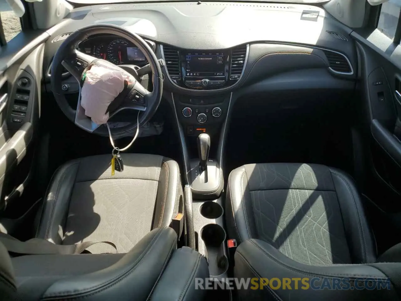8 Фотография поврежденного автомобиля KL7CJLSB1LB043942 CHEVROLET TRAX 2020
