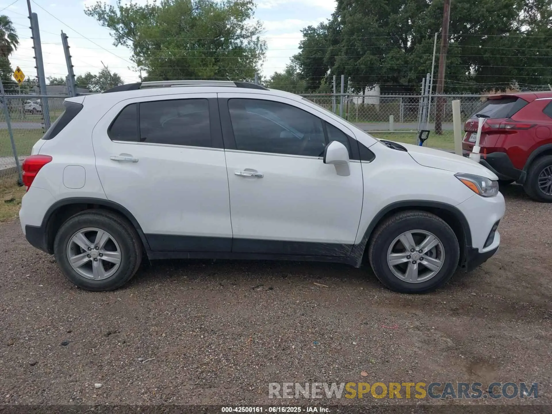 13 Photograph of a damaged car KL7CJLSB1LB058487 CHEVROLET TRAX 2020