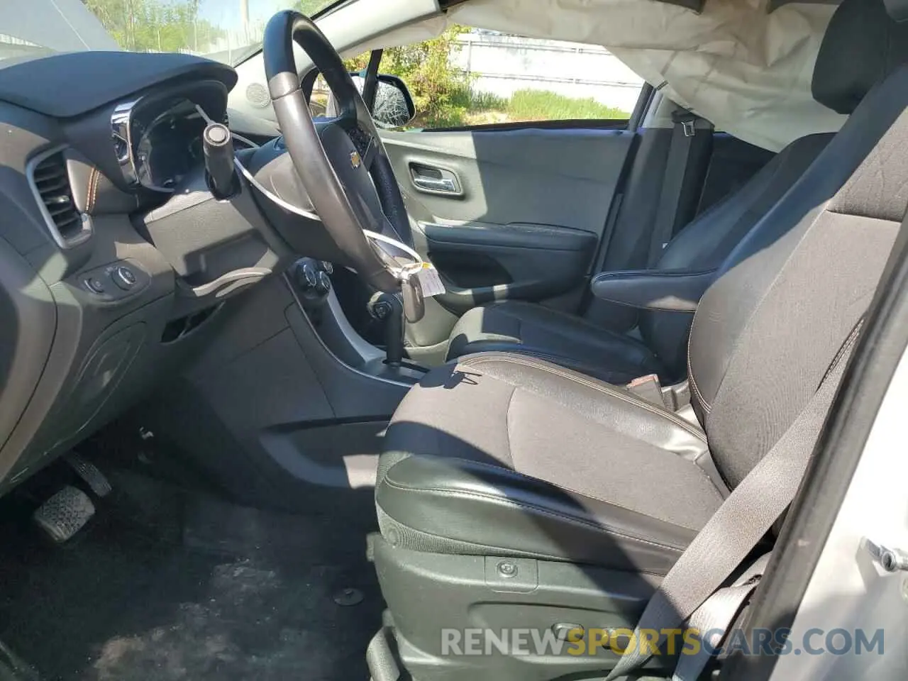 7 Фотография поврежденного автомобиля KL7CJLSB2LB002350 CHEVROLET TRAX 2020