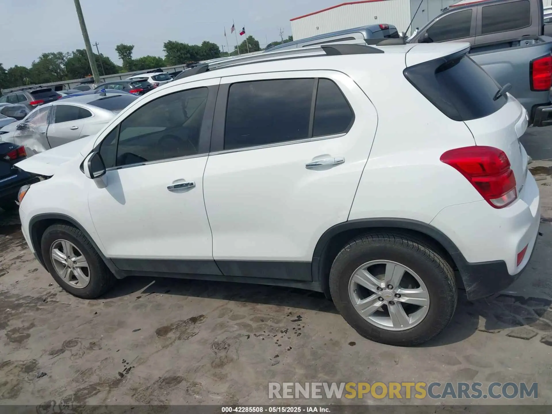 14 Photograph of a damaged car KL7CJLSB2LB009170 CHEVROLET TRAX 2020