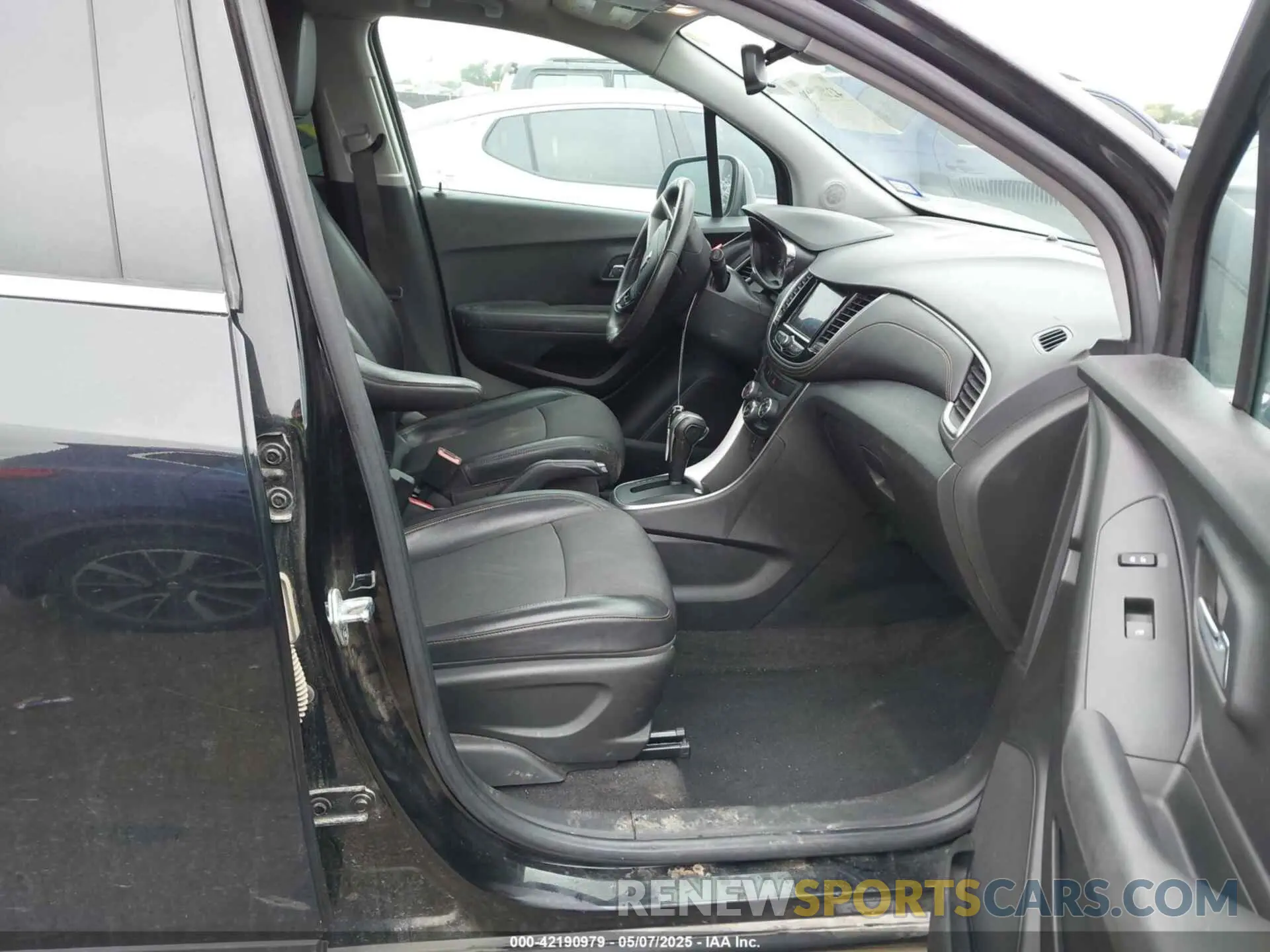5 Photograph of a damaged car KL7CJLSB2LB015650 CHEVROLET TRAX 2020