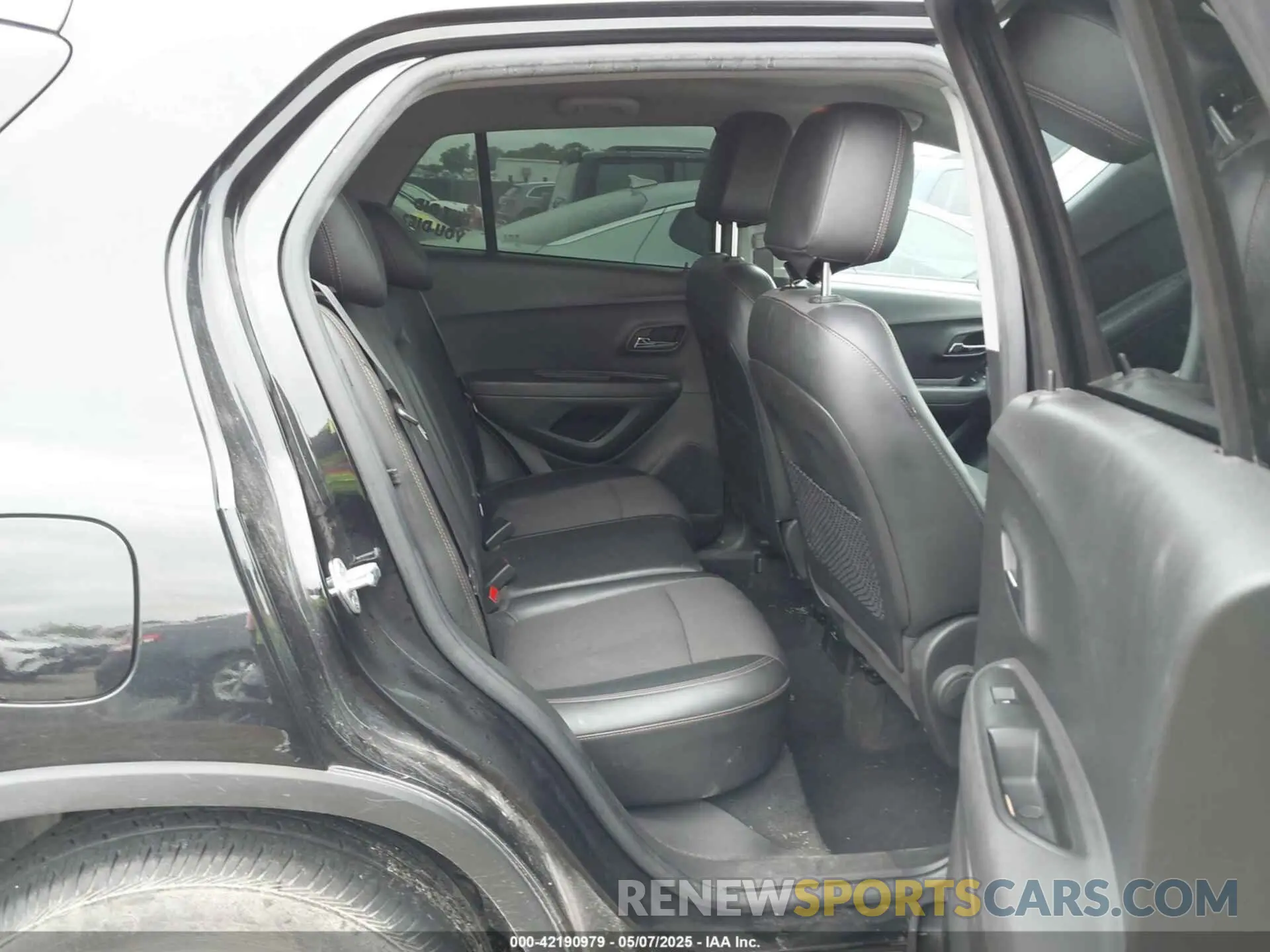 8 Photograph of a damaged car KL7CJLSB2LB015650 CHEVROLET TRAX 2020