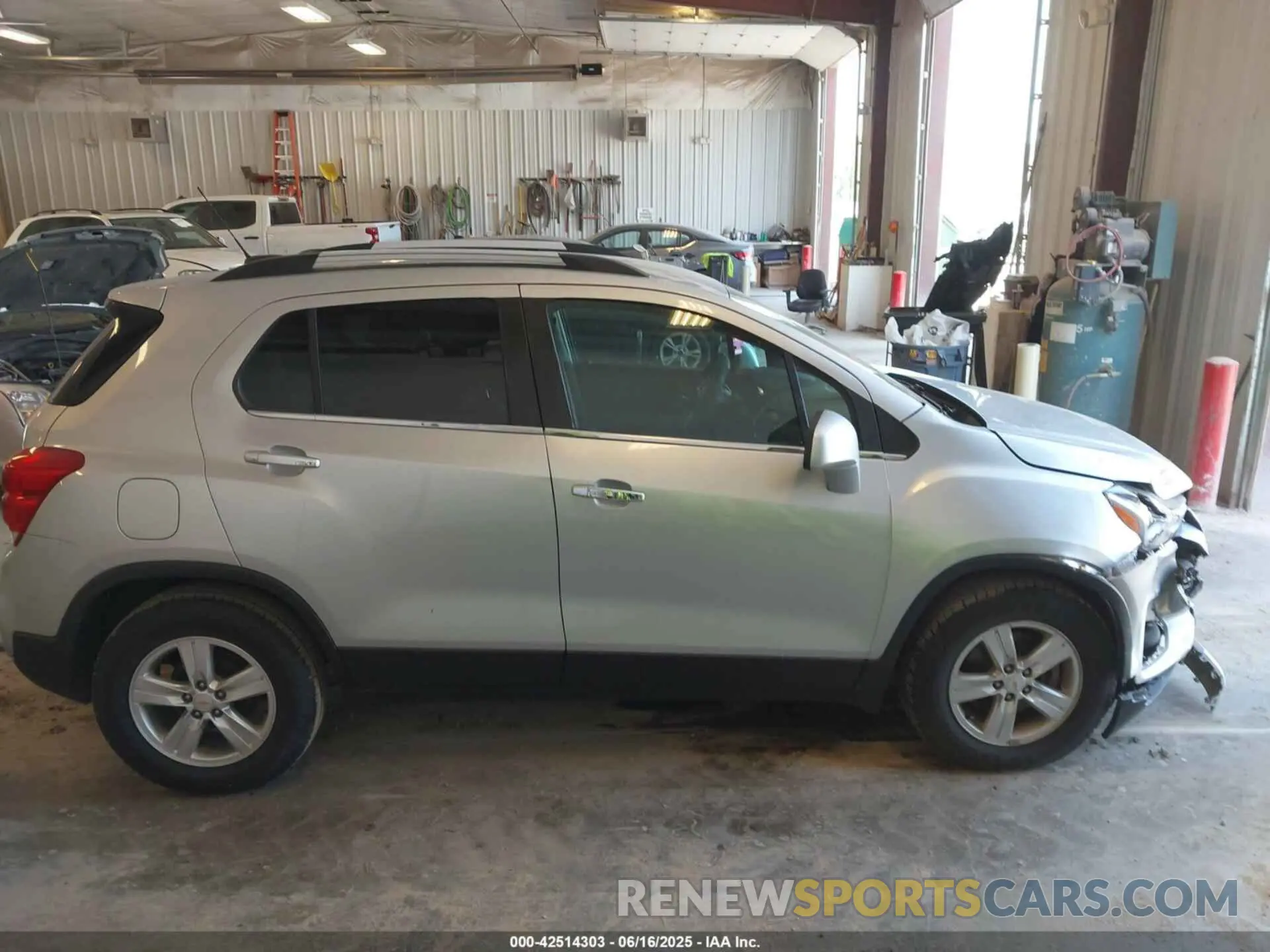 13 Photograph of a damaged car KL7CJLSB3LB027497 CHEVROLET TRAX 2020