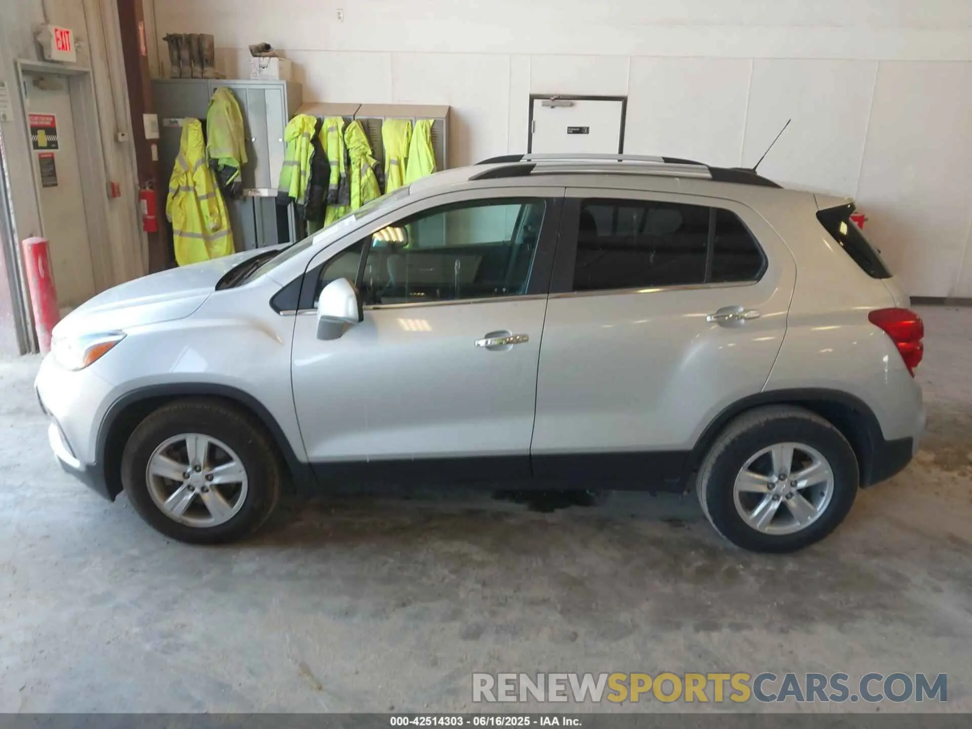 14 Photograph of a damaged car KL7CJLSB3LB027497 CHEVROLET TRAX 2020