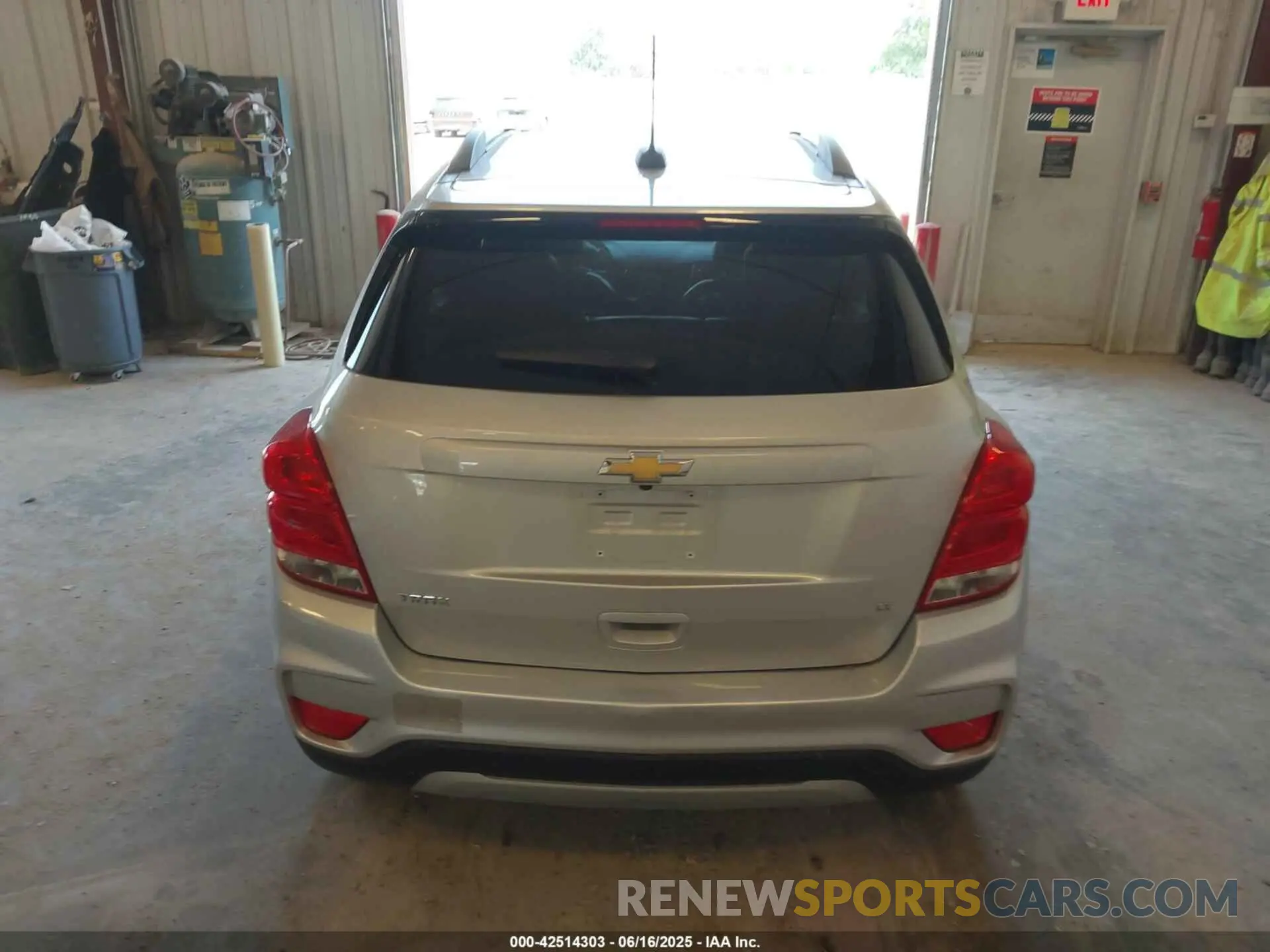 16 Photograph of a damaged car KL7CJLSB3LB027497 CHEVROLET TRAX 2020