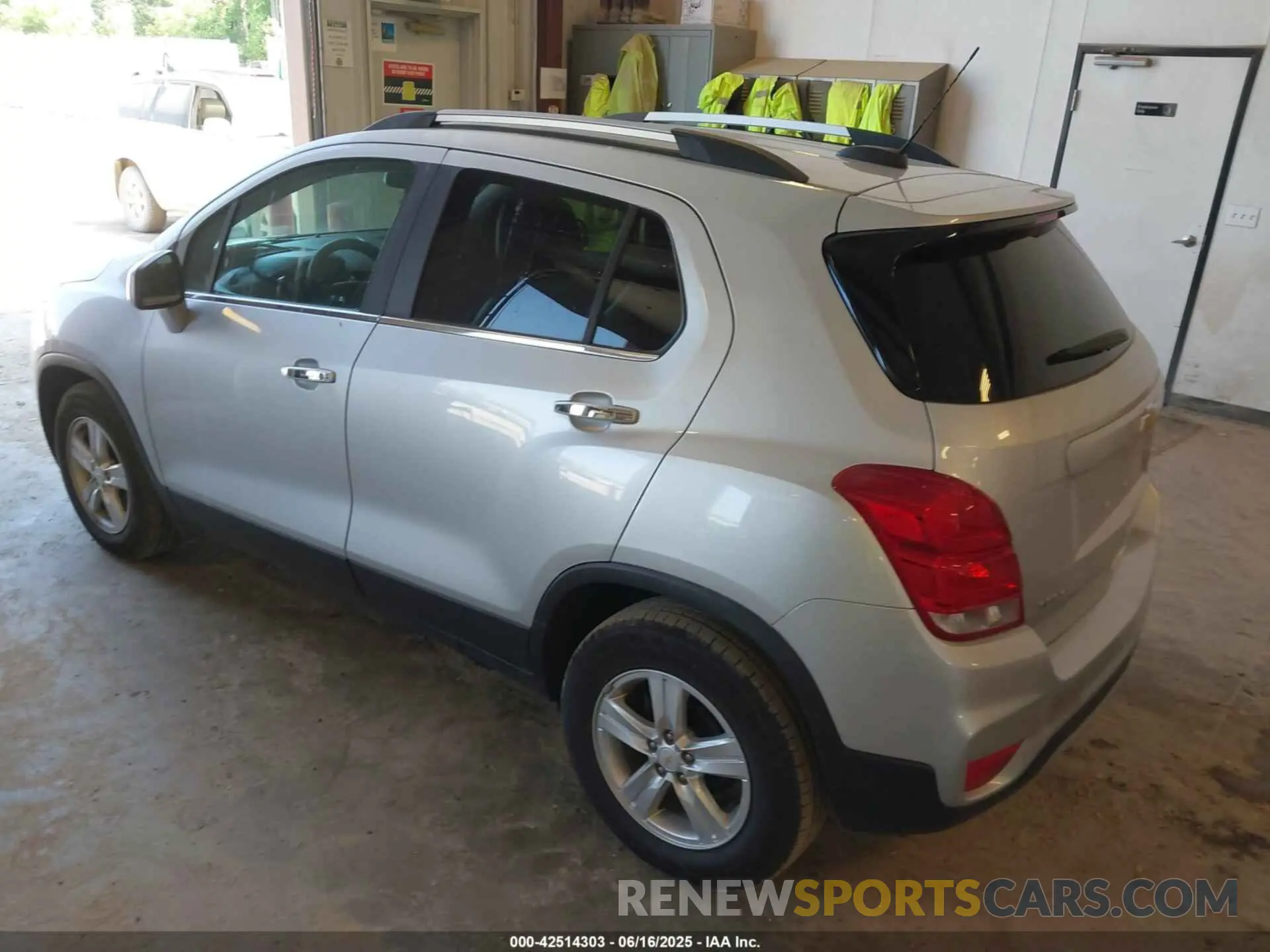 3 Photograph of a damaged car KL7CJLSB3LB027497 CHEVROLET TRAX 2020