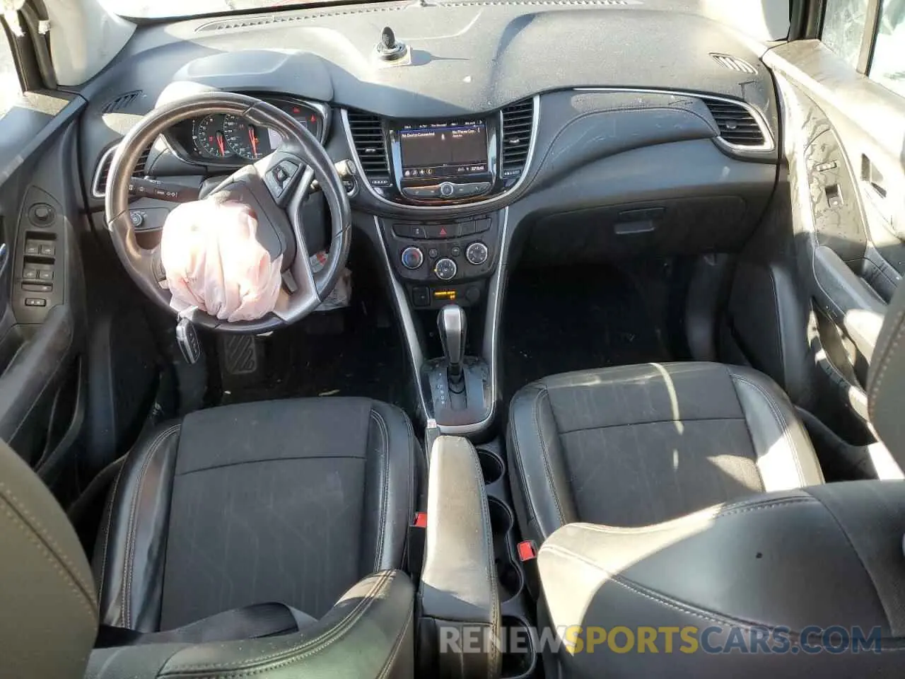 8 Photograph of a damaged car KL7CJLSB4LB001555 CHEVROLET TRAX 2020
