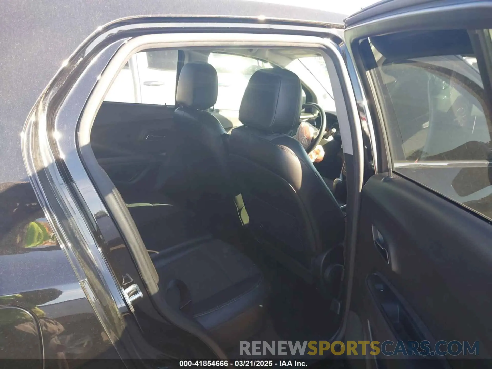 8 Photograph of a damaged car KL7CJLSB4LB011695 CHEVROLET TRAX 2020