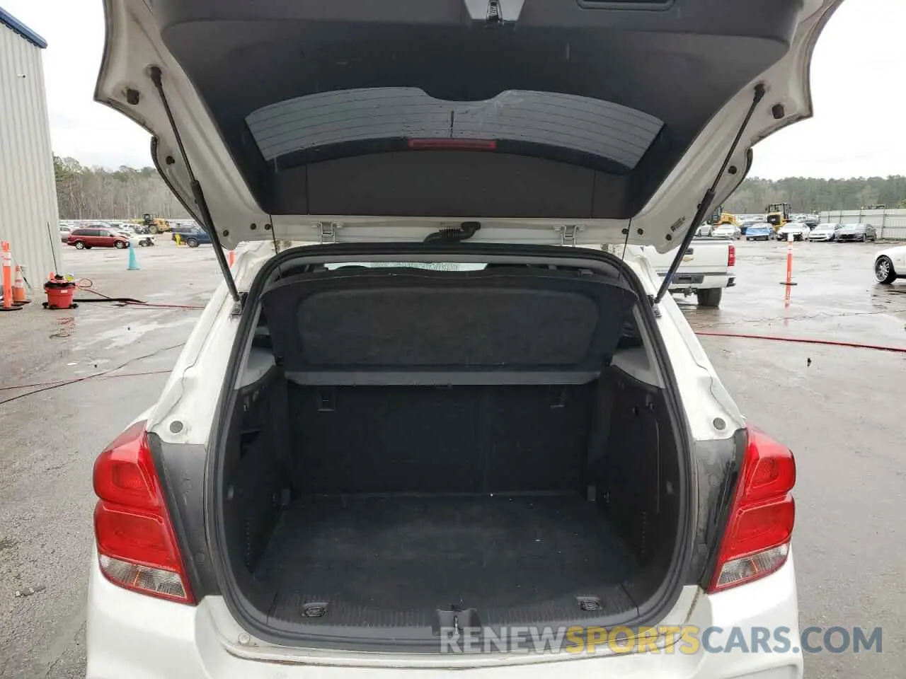 6 Фотография поврежденного автомобиля KL7CJLSB4LB040971 CHEVROLET TRAX 2020