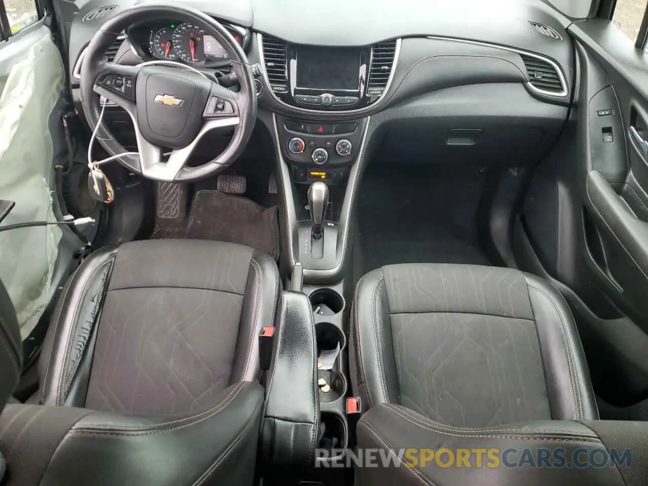 8 Photograph of a damaged car KL7CJLSB5LB018011 CHEVROLET TRAX 2020
