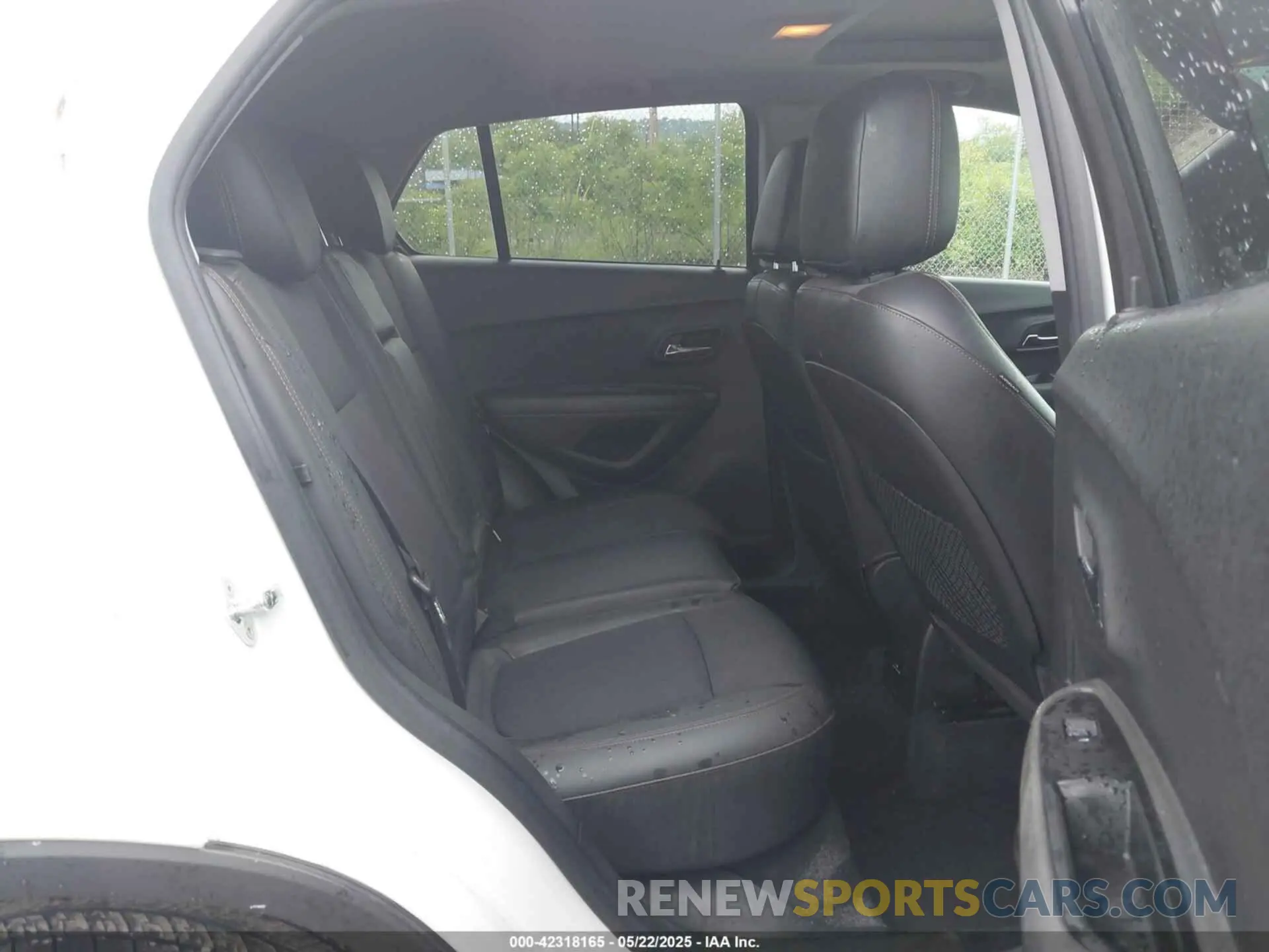 8 Фотография поврежденного автомобиля KL7CJLSB5LB321953 CHEVROLET TRAX 2020