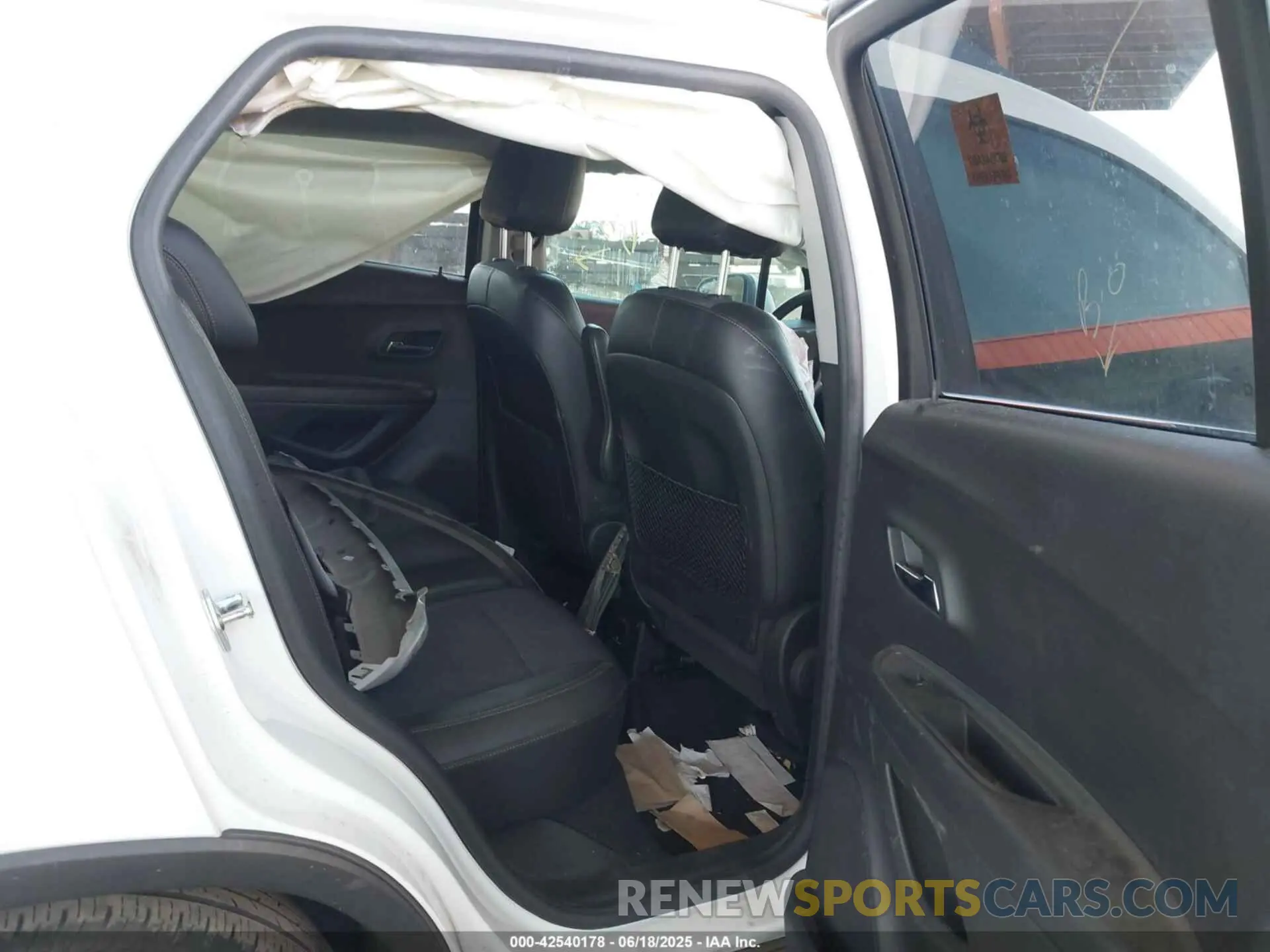 8 Photograph of a damaged car KL7CJLSB6LB008877 CHEVROLET TRAX 2020