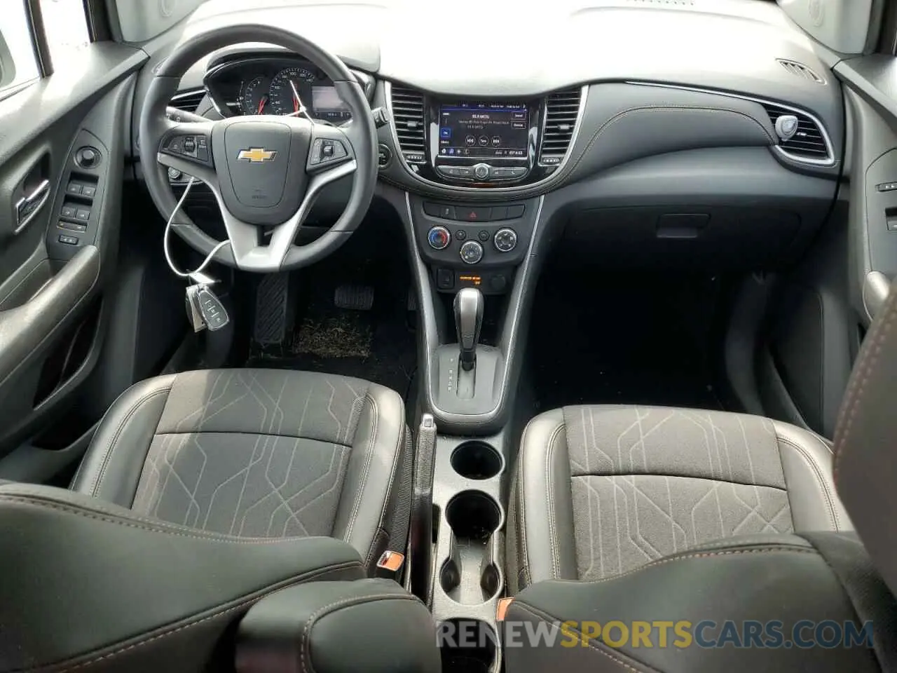 8 Photograph of a damaged car KL7CJLSB6LB078377 CHEVROLET TRAX 2020
