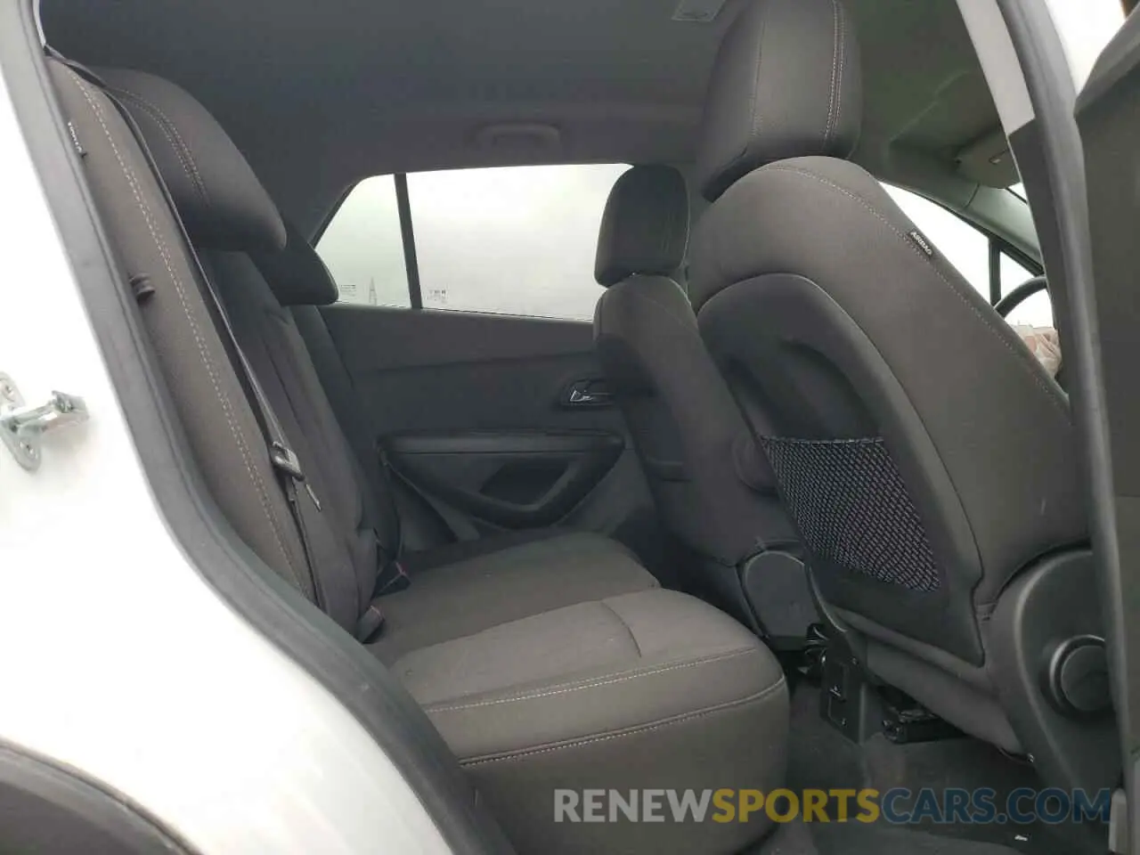 11 Photograph of a damaged car KL7CJLSB6LB338213 CHEVROLET TRAX 2020