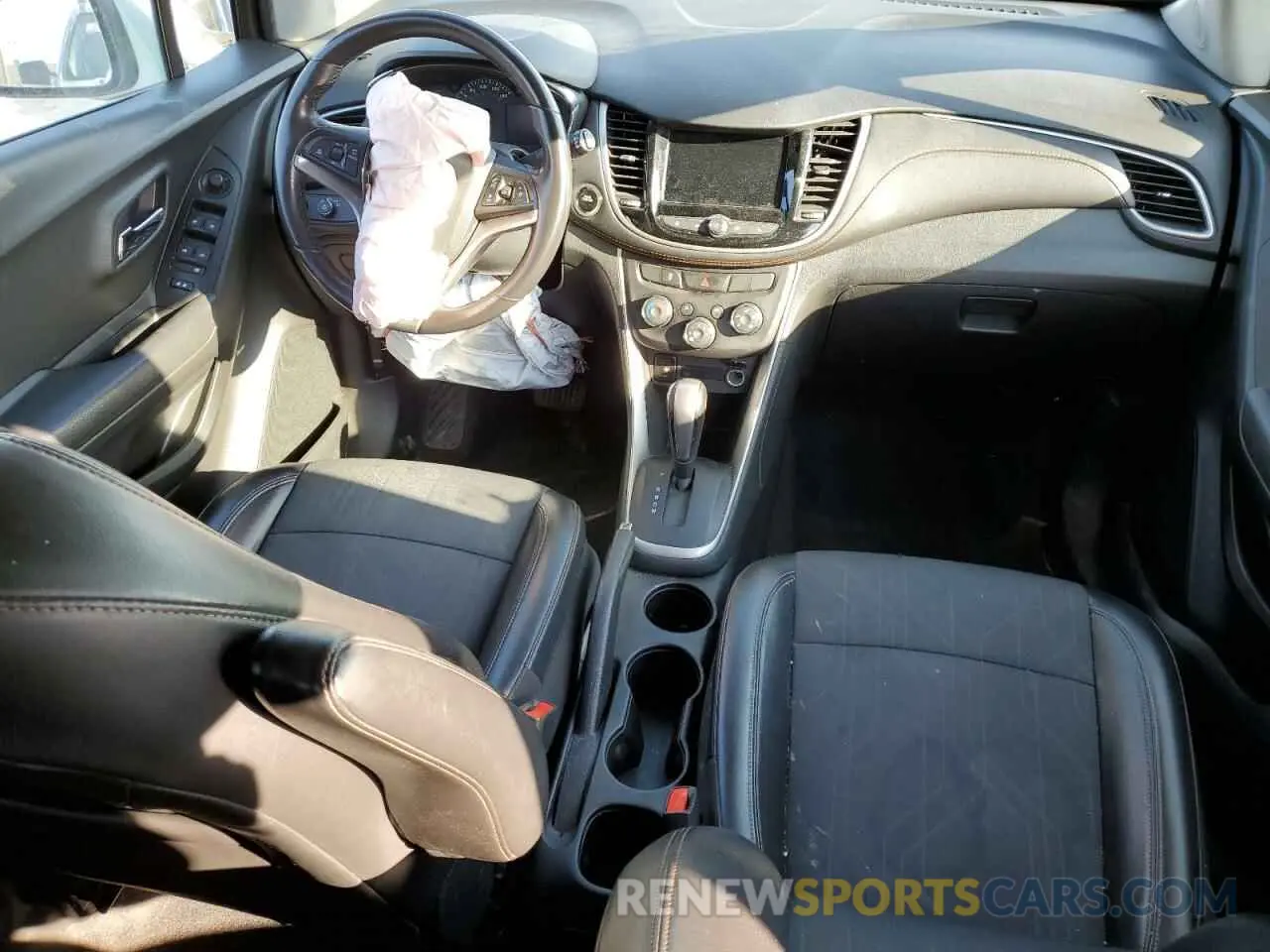8 Фотография поврежденного автомобиля KL7CJLSB7LB009780 CHEVROLET TRAX 2020