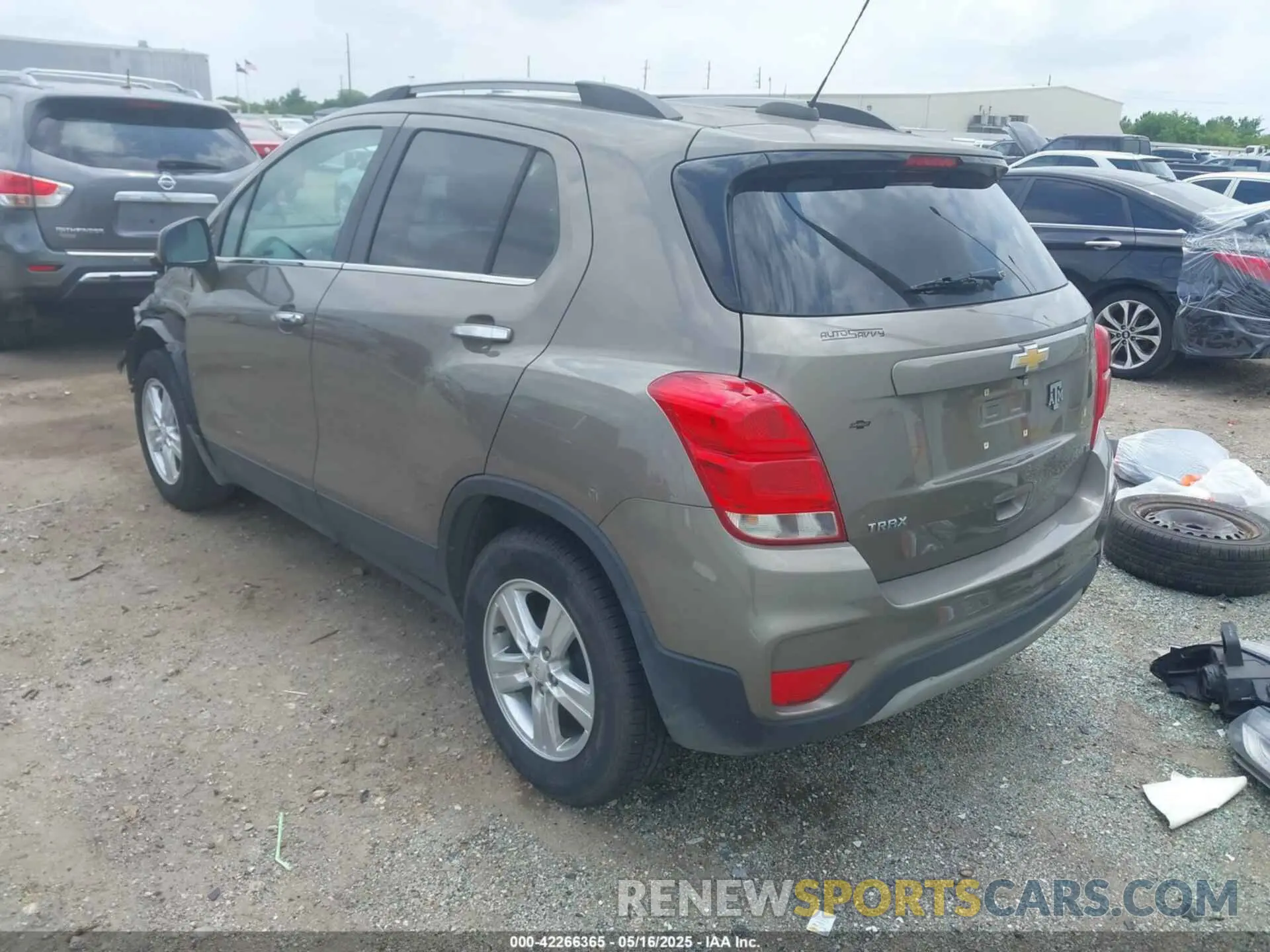 3 Фотография поврежденного автомобиля KL7CJLSB7LB351195 CHEVROLET TRAX 2020