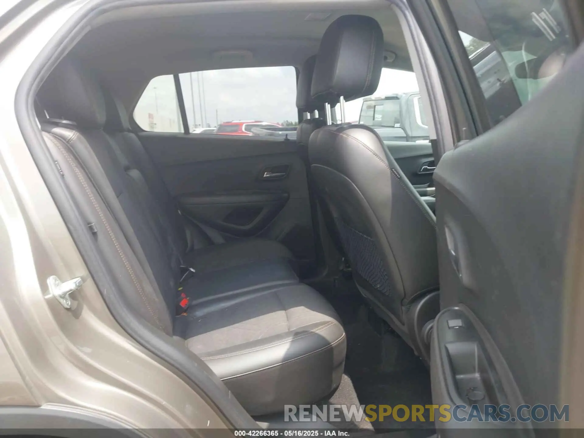 8 Фотография поврежденного автомобиля KL7CJLSB7LB351195 CHEVROLET TRAX 2020